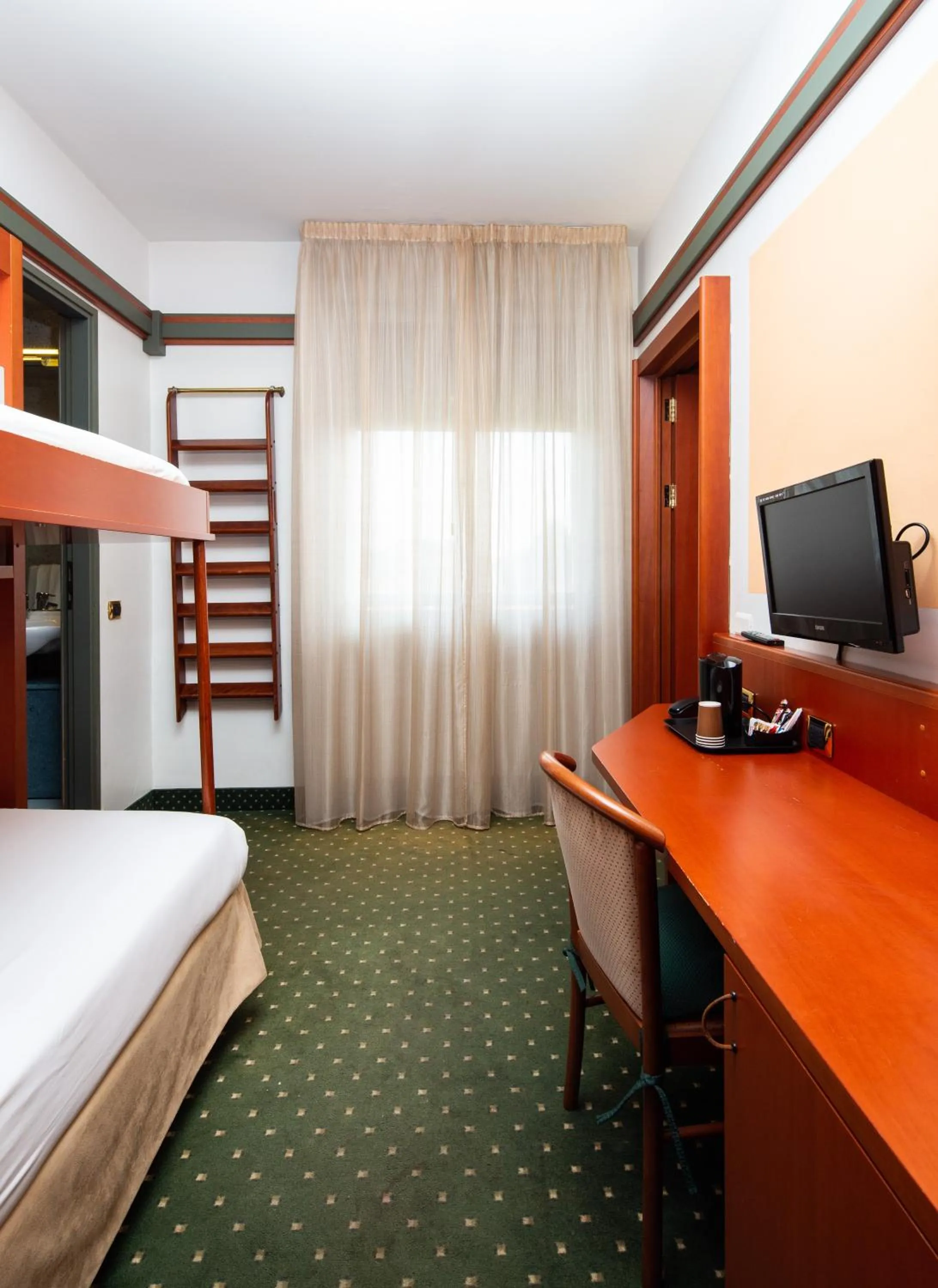 Photo of the whole room, Bed in Jet Hotel, Sure Hotel Collection by Best Western