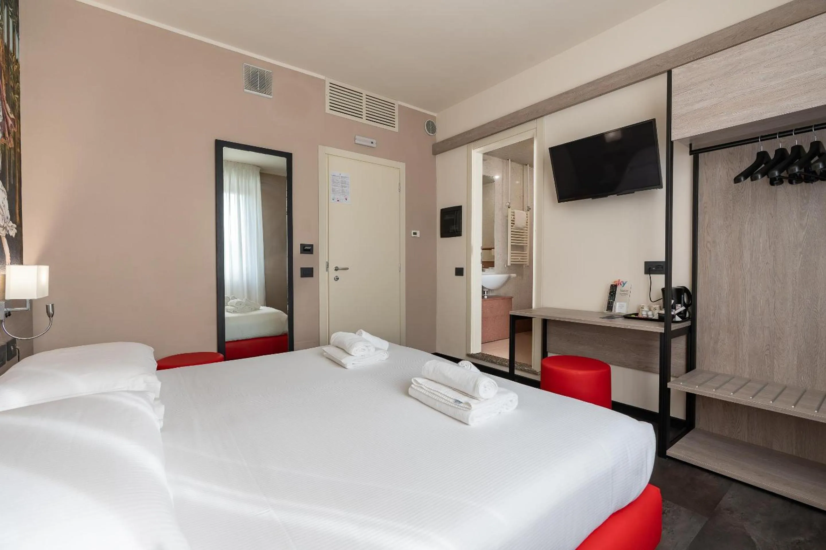 Bedroom, Bed in Jet Hotel, Sure Hotel Collection by Best Western