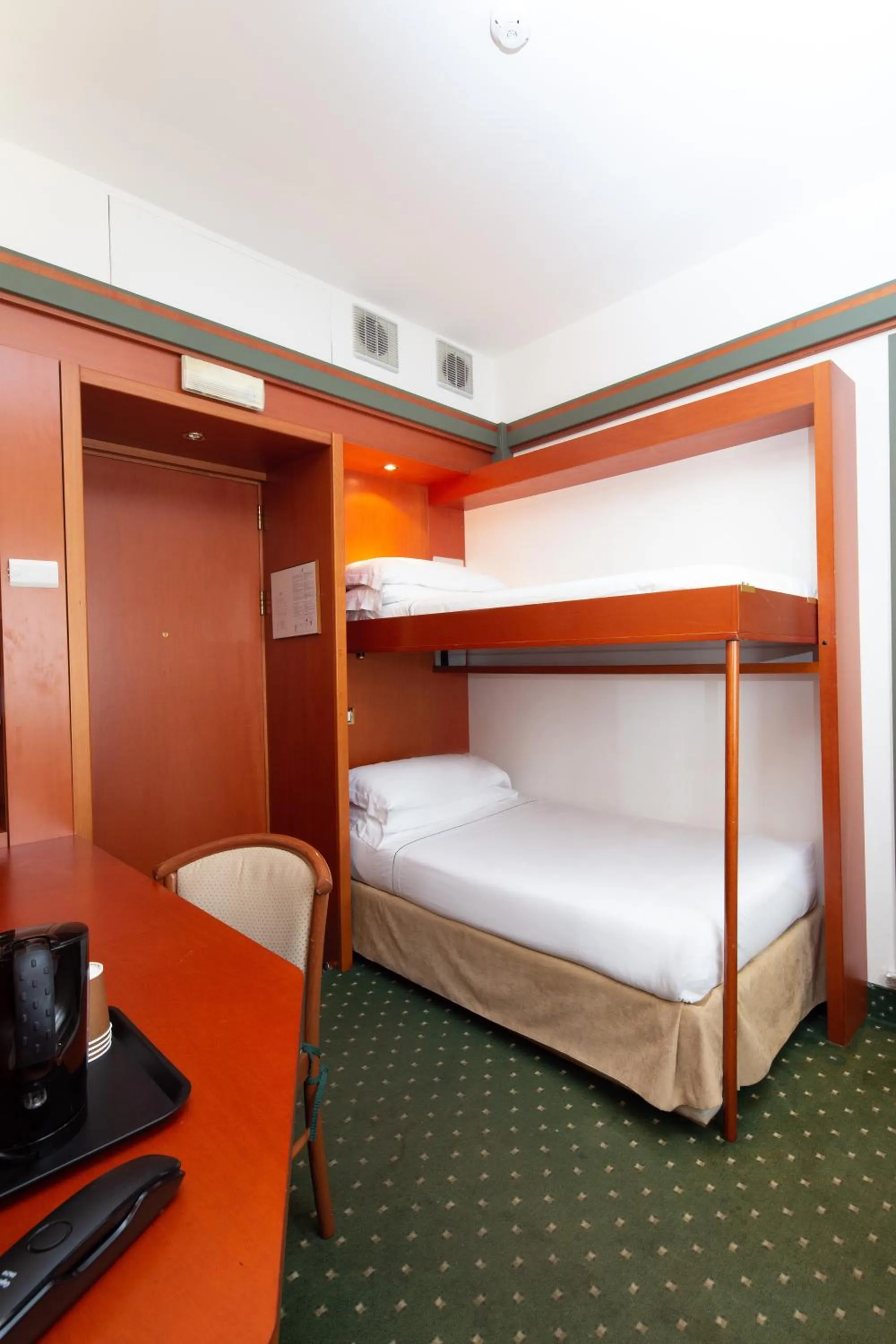 bunk bed, Bed in Jet Hotel, Sure Hotel Collection by Best Western