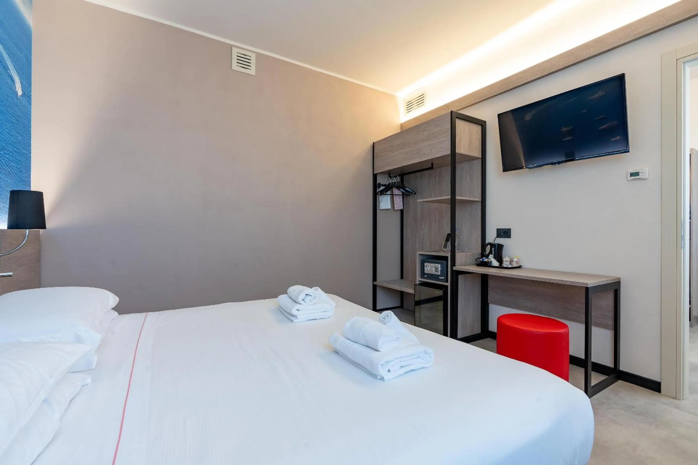 Bedroom, Bed in Jet Hotel, Sure Hotel Collection by Best Western