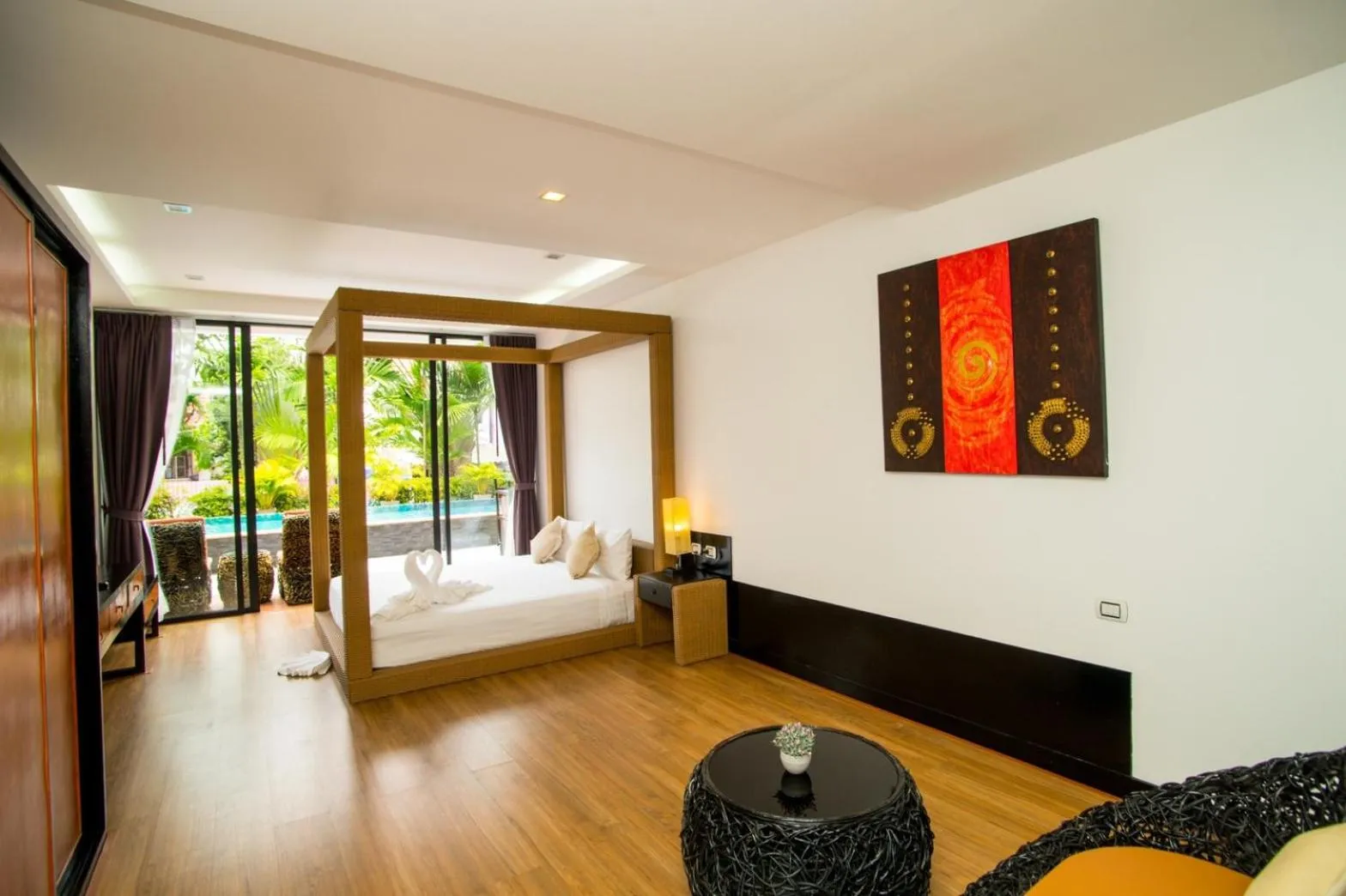 Photo of the whole room, Bed in Z&Z House