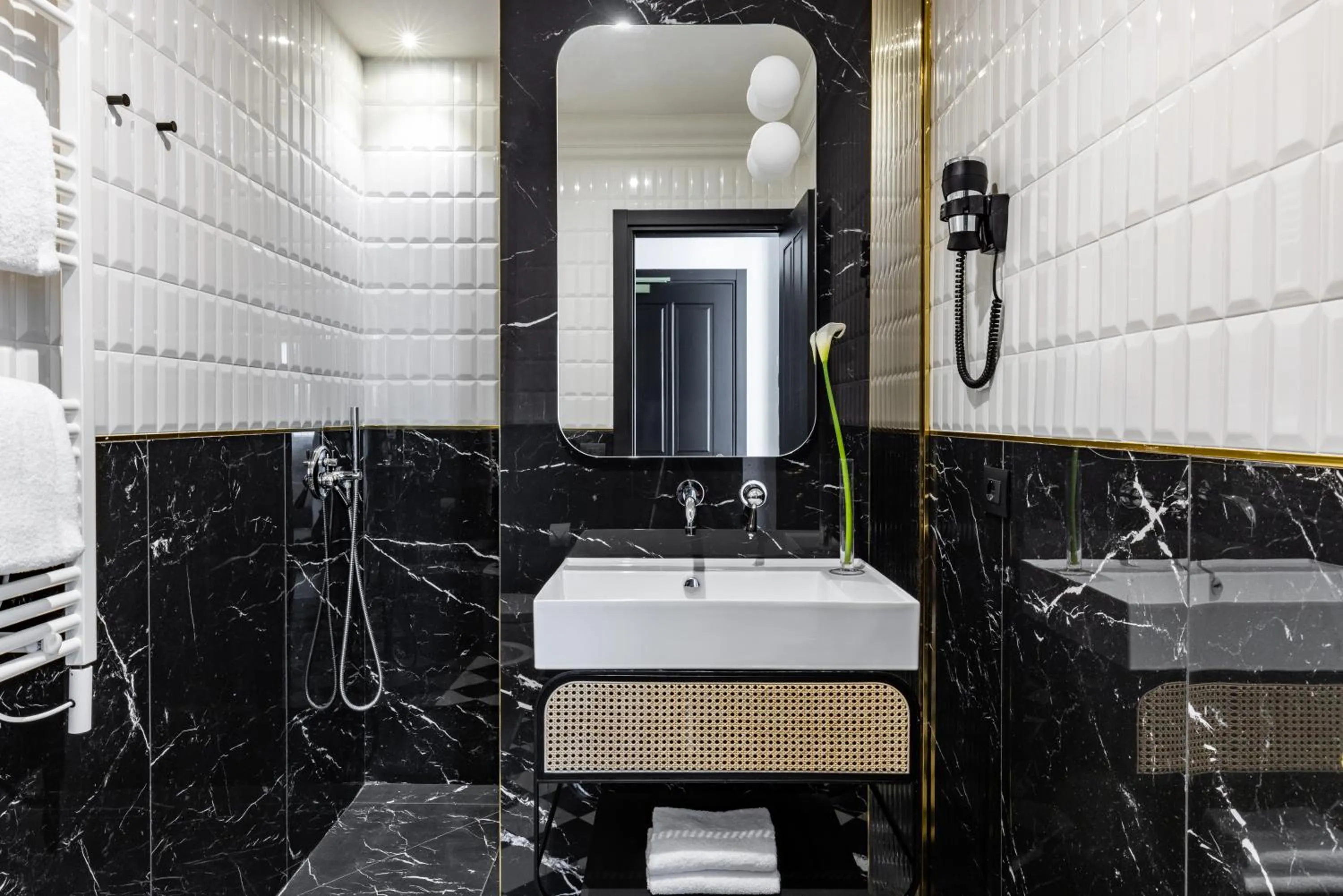 Shower in Hotel Continentale