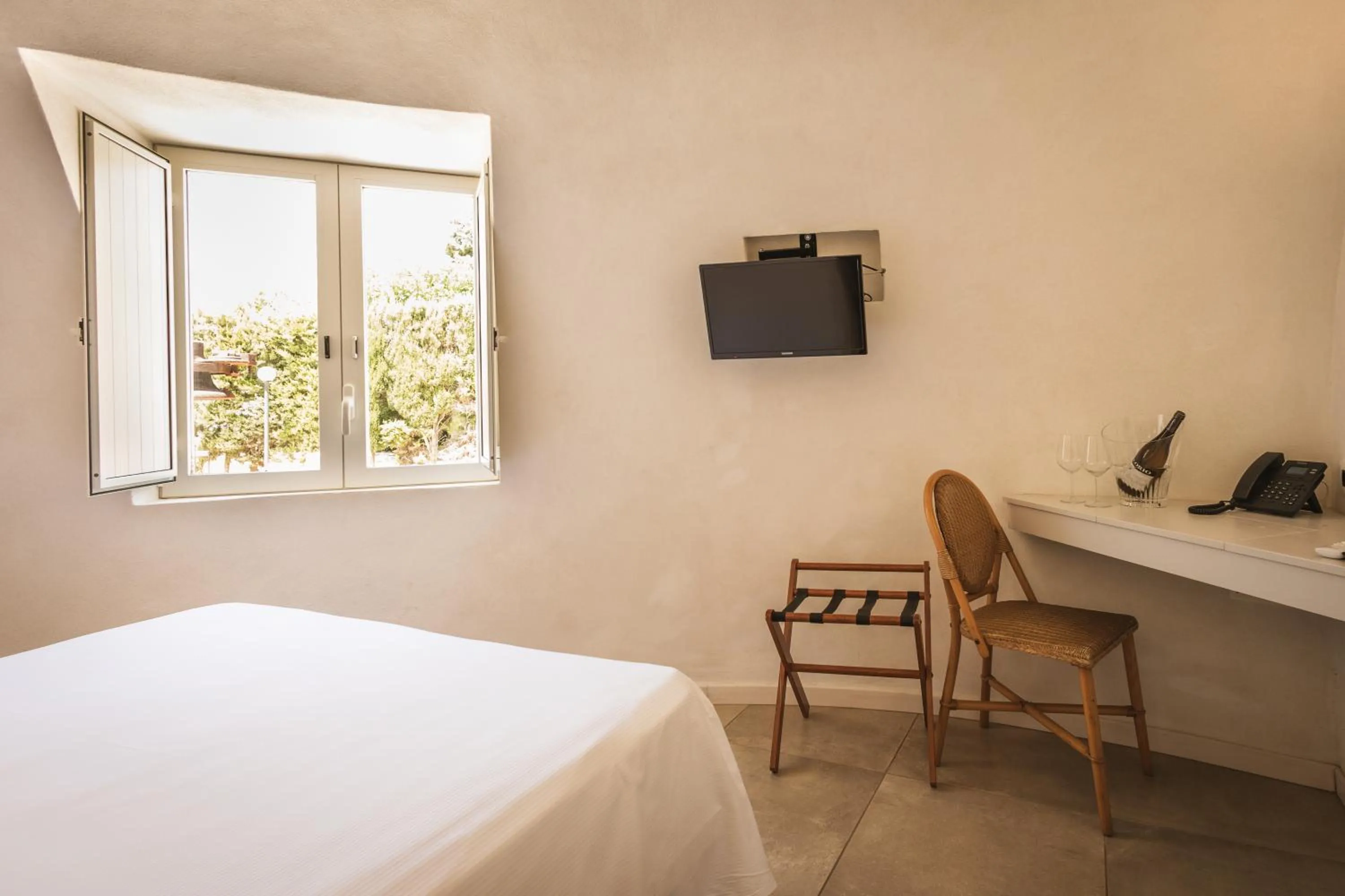 Photo of the whole room, Bed in Villa Favorita Hotel & Events