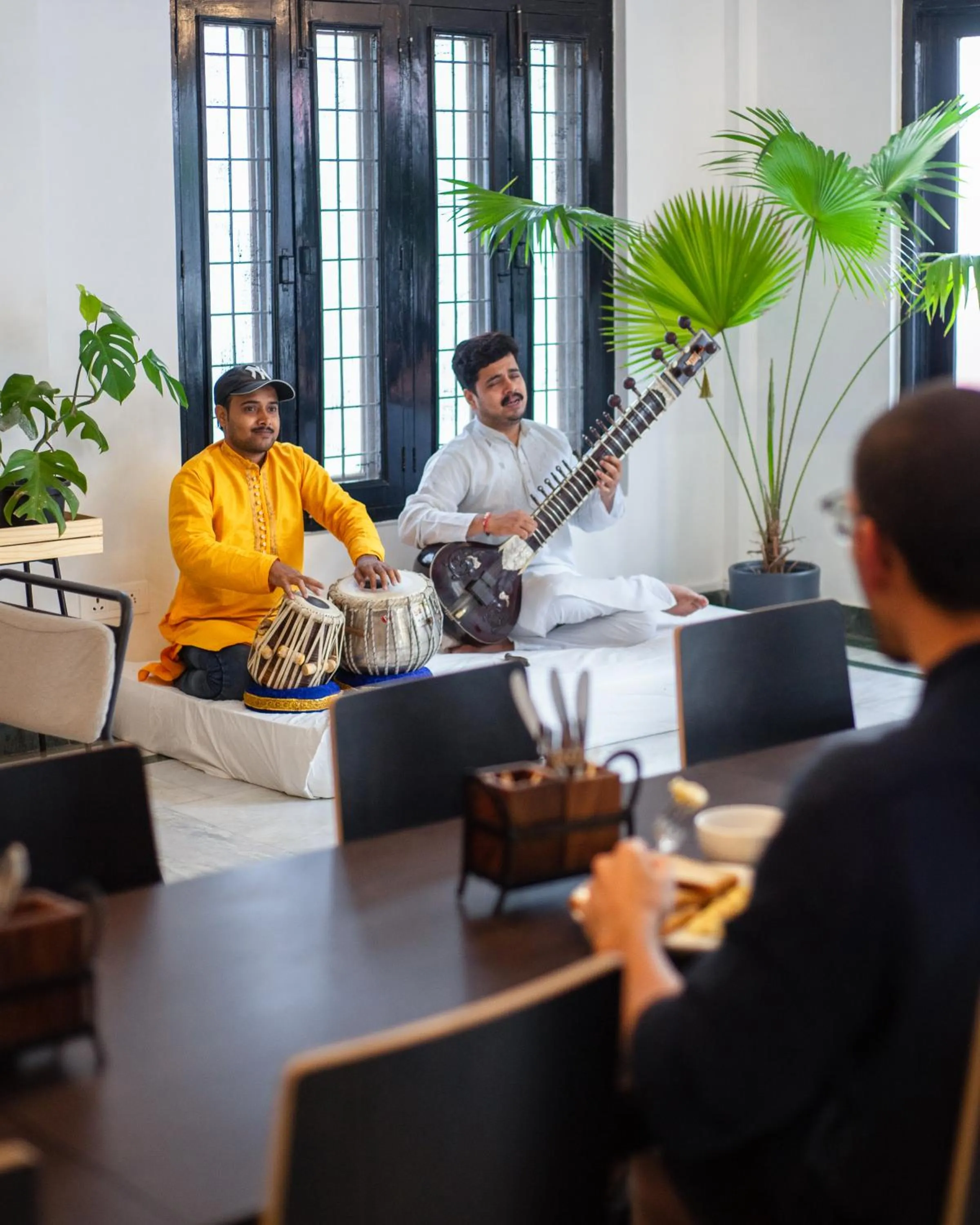 Restaurant/places to eat in Poshtel VNS