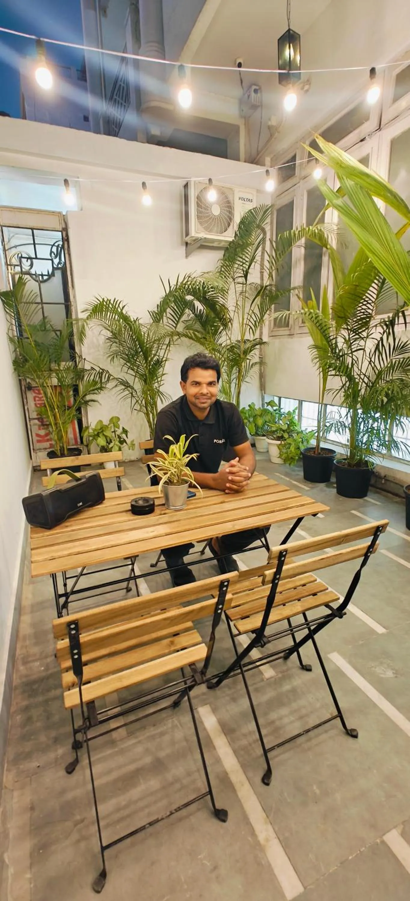 Restaurant/places to eat in Poshtel VNS