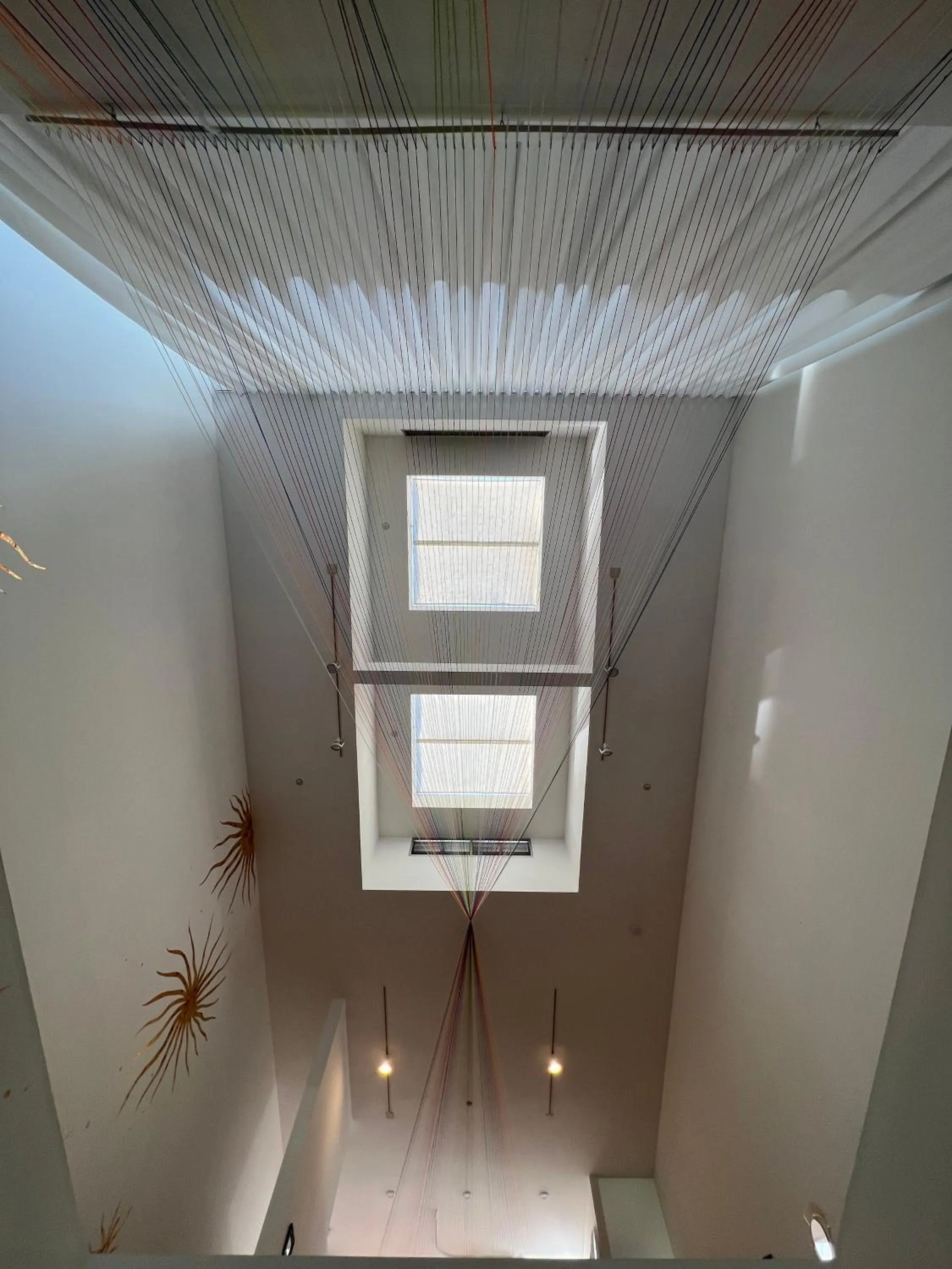 Dining area in STAY OPEN Venice Beach