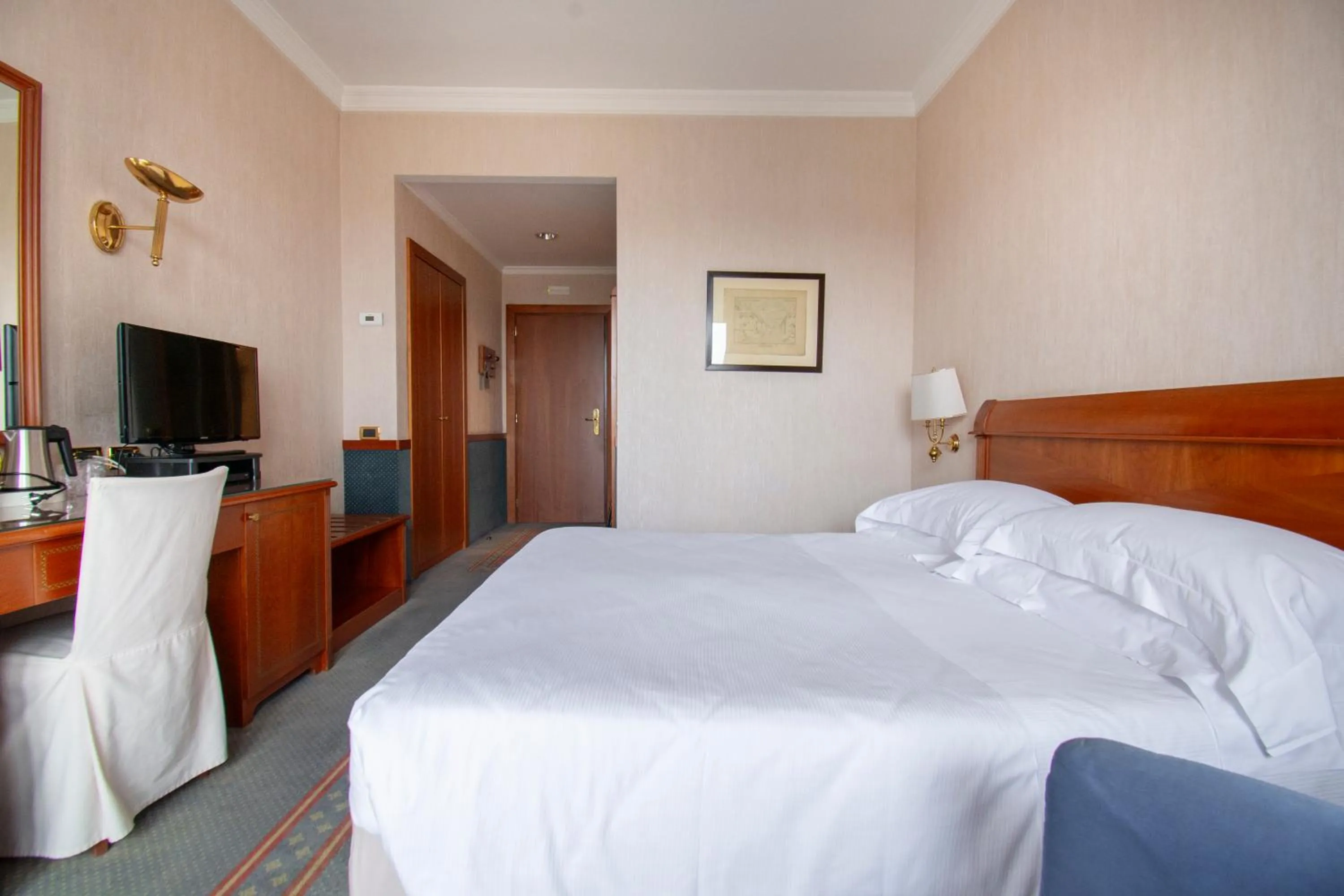 Bedroom, Bed in Hotel Excelsior San Marco