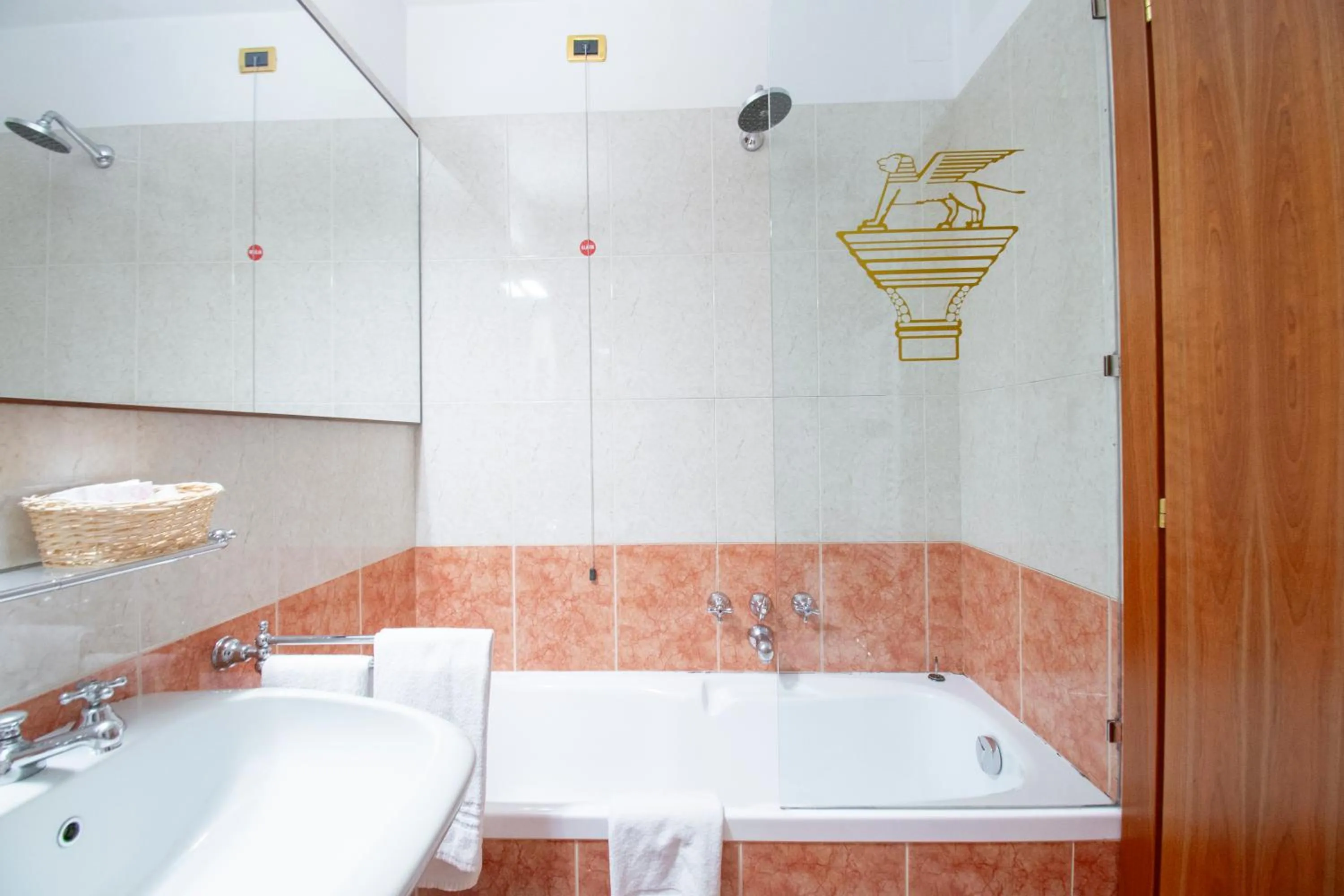Bath in Hotel Excelsior San Marco
