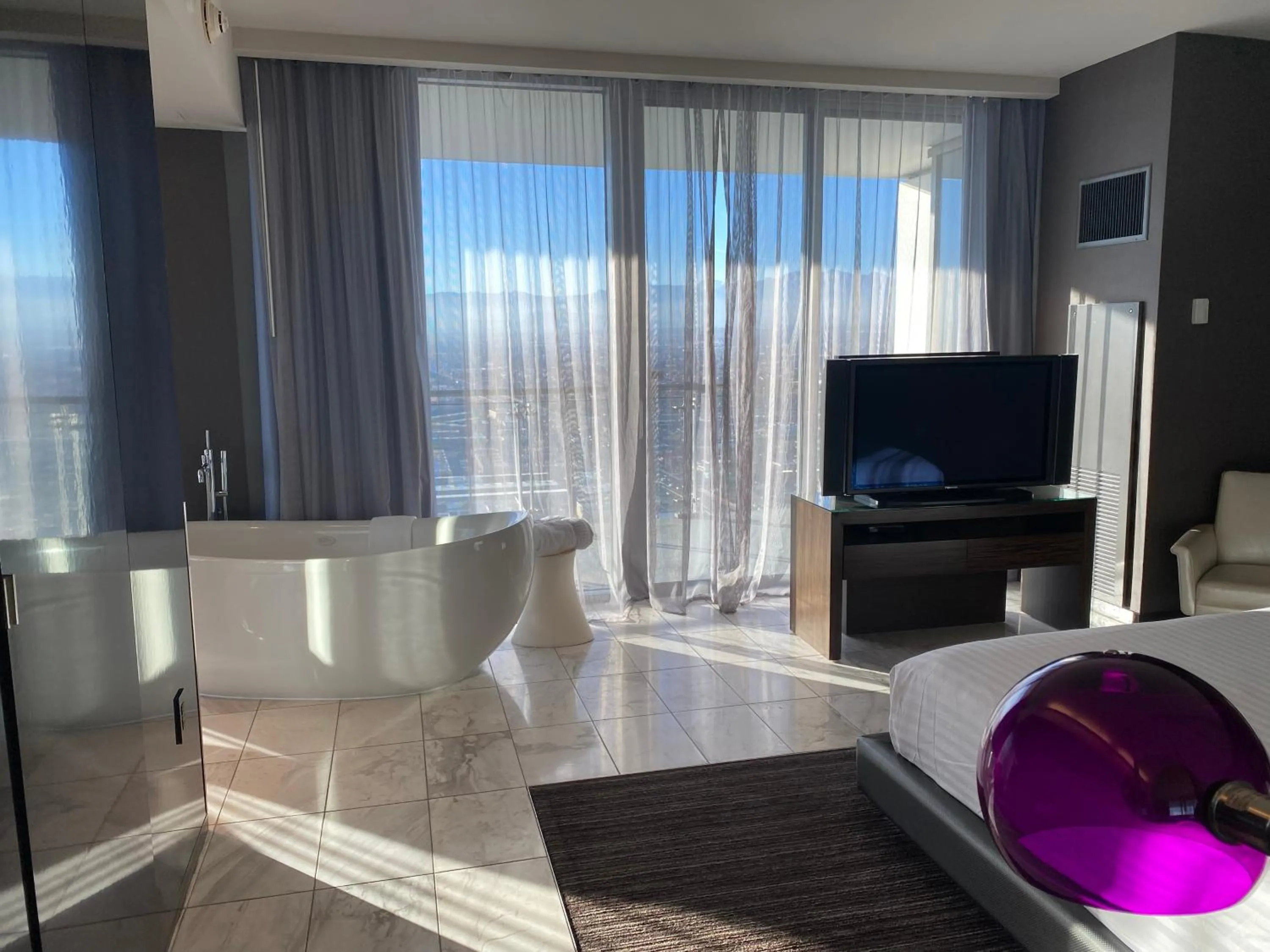 TV and multimedia, Bed in Private Luxury Panoramic Suite at Palms Place