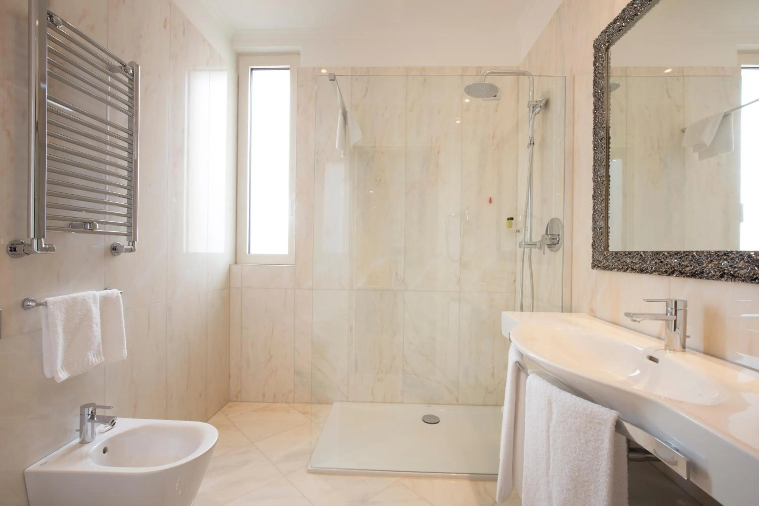 Toilet in Hotel San Pietro