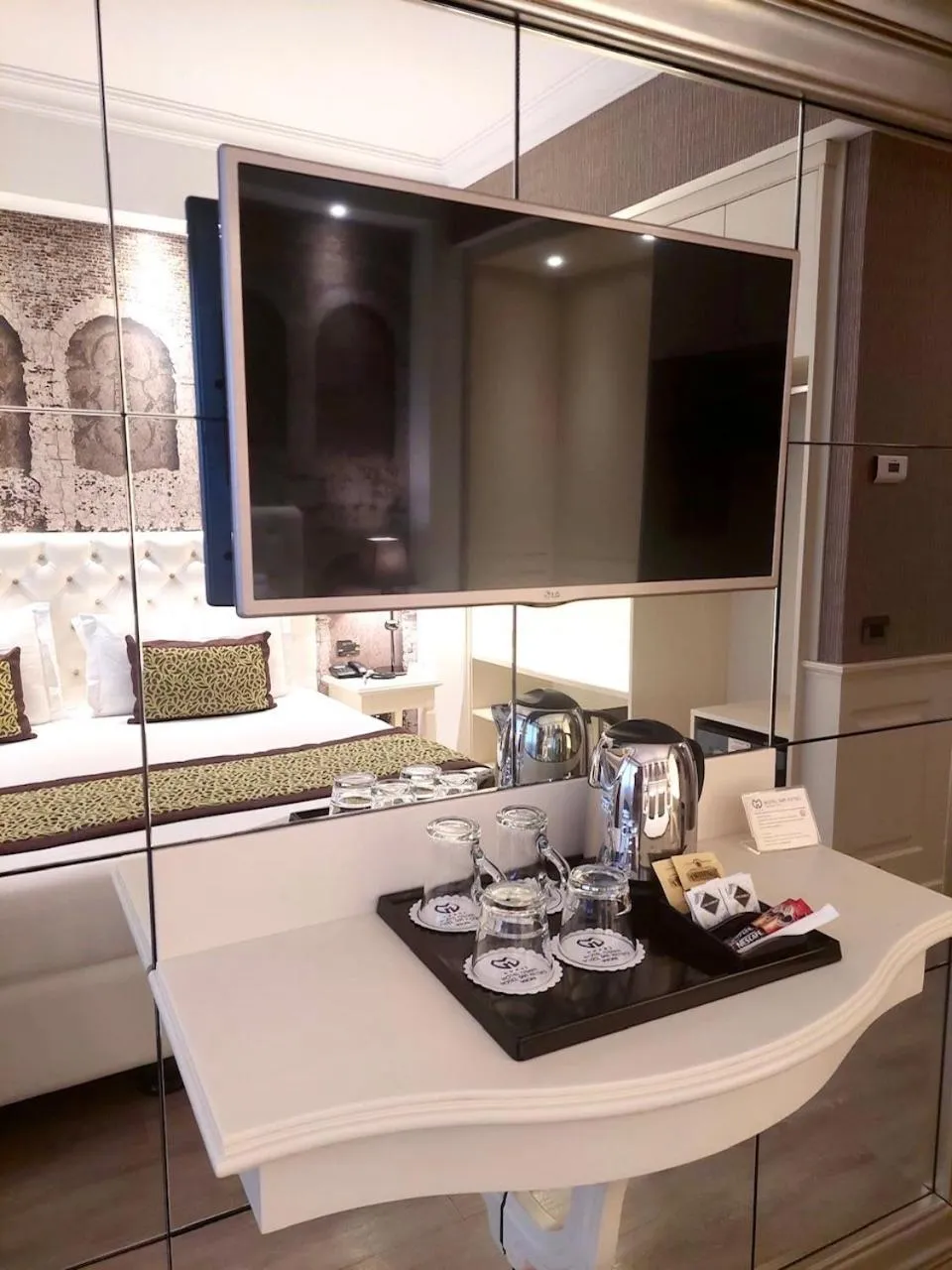 TV and multimedia in Hotel San Pietro