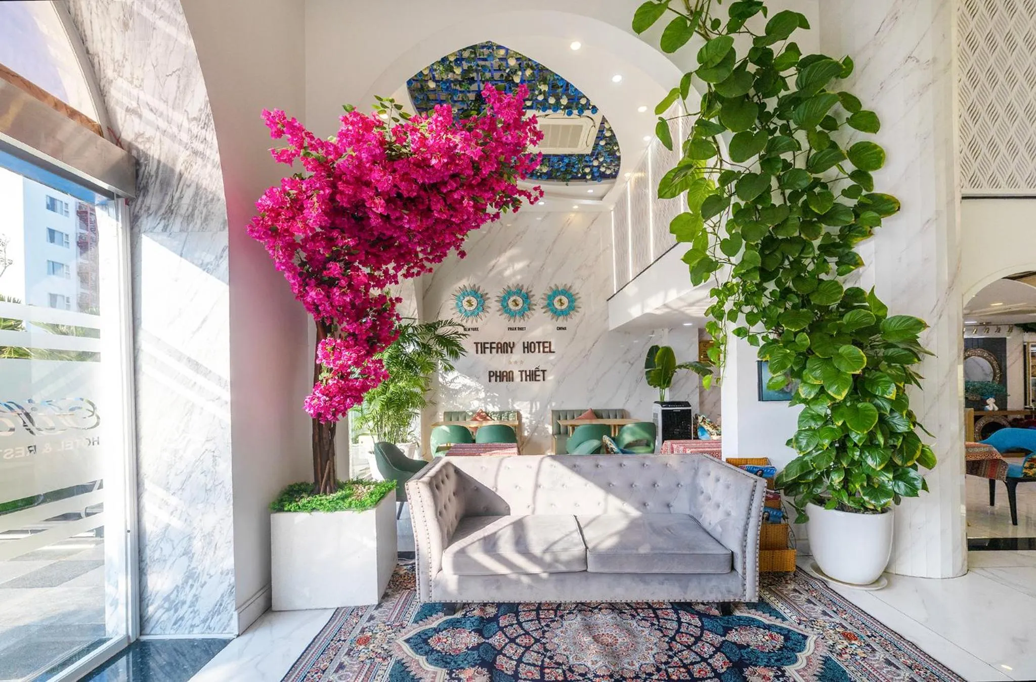 Lobby or reception in Tiffany Hotel & Restaurant