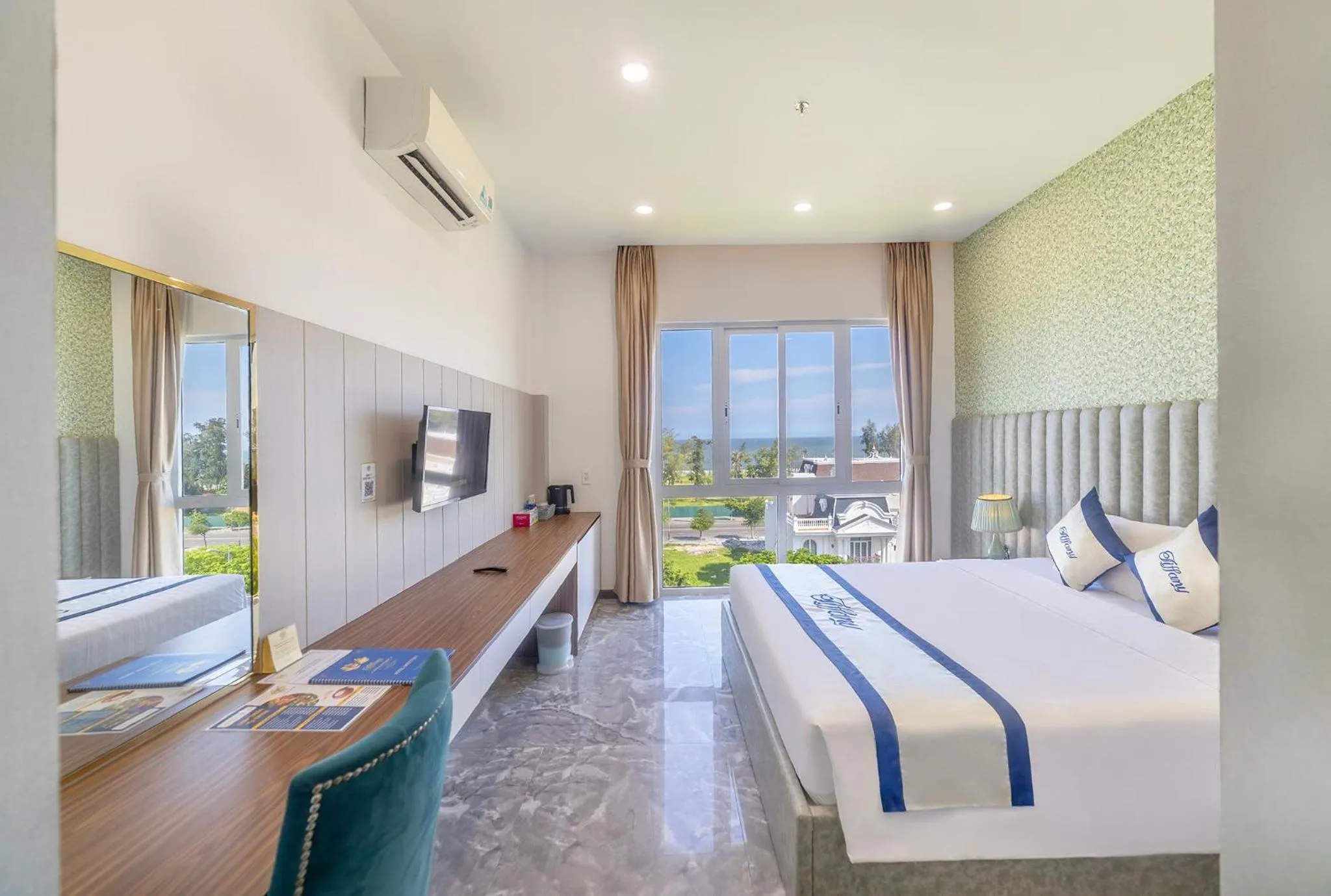 Bedroom, Bed in Tiffany Hotel & Restaurant