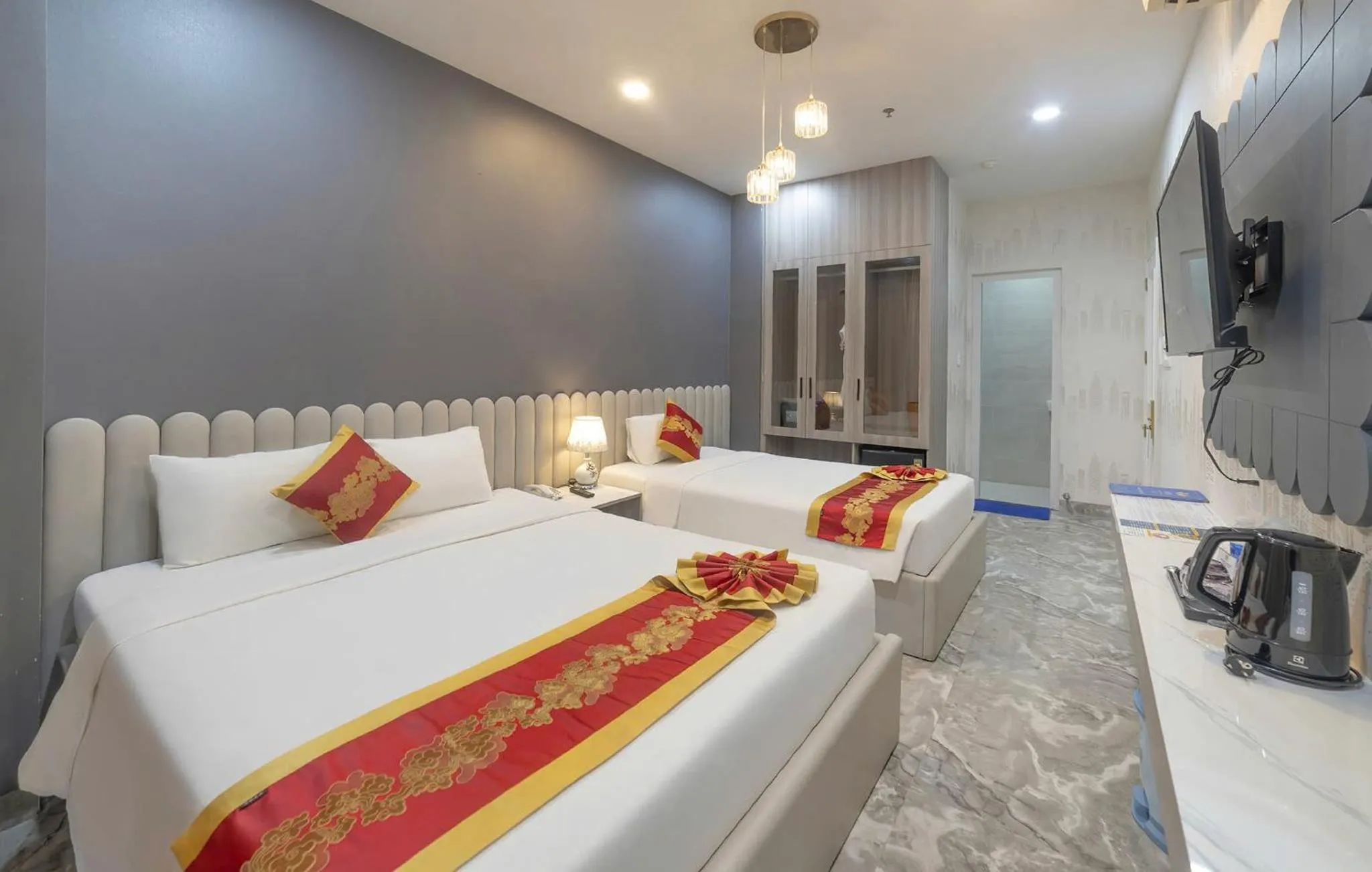 Bed in Tiffany Hotel & Restaurant