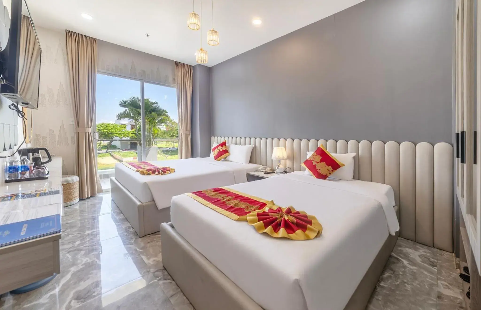 Deluxe Triple Room in Tiffany Hotel & Restaurant Deluxe Triple Room in Tiffany Hotel & Restaurant