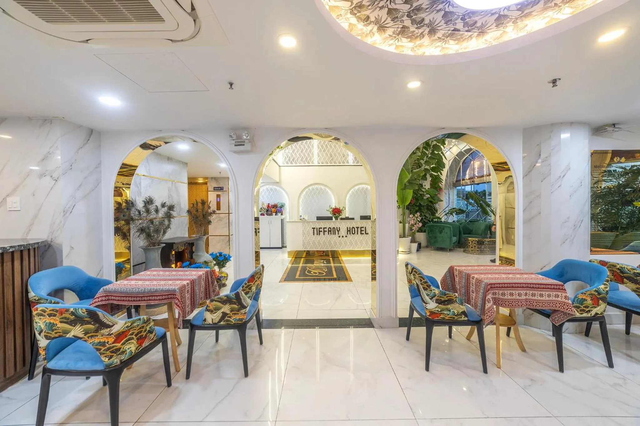 Restaurant/places to eat in Tiffany Hotel & Restaurant