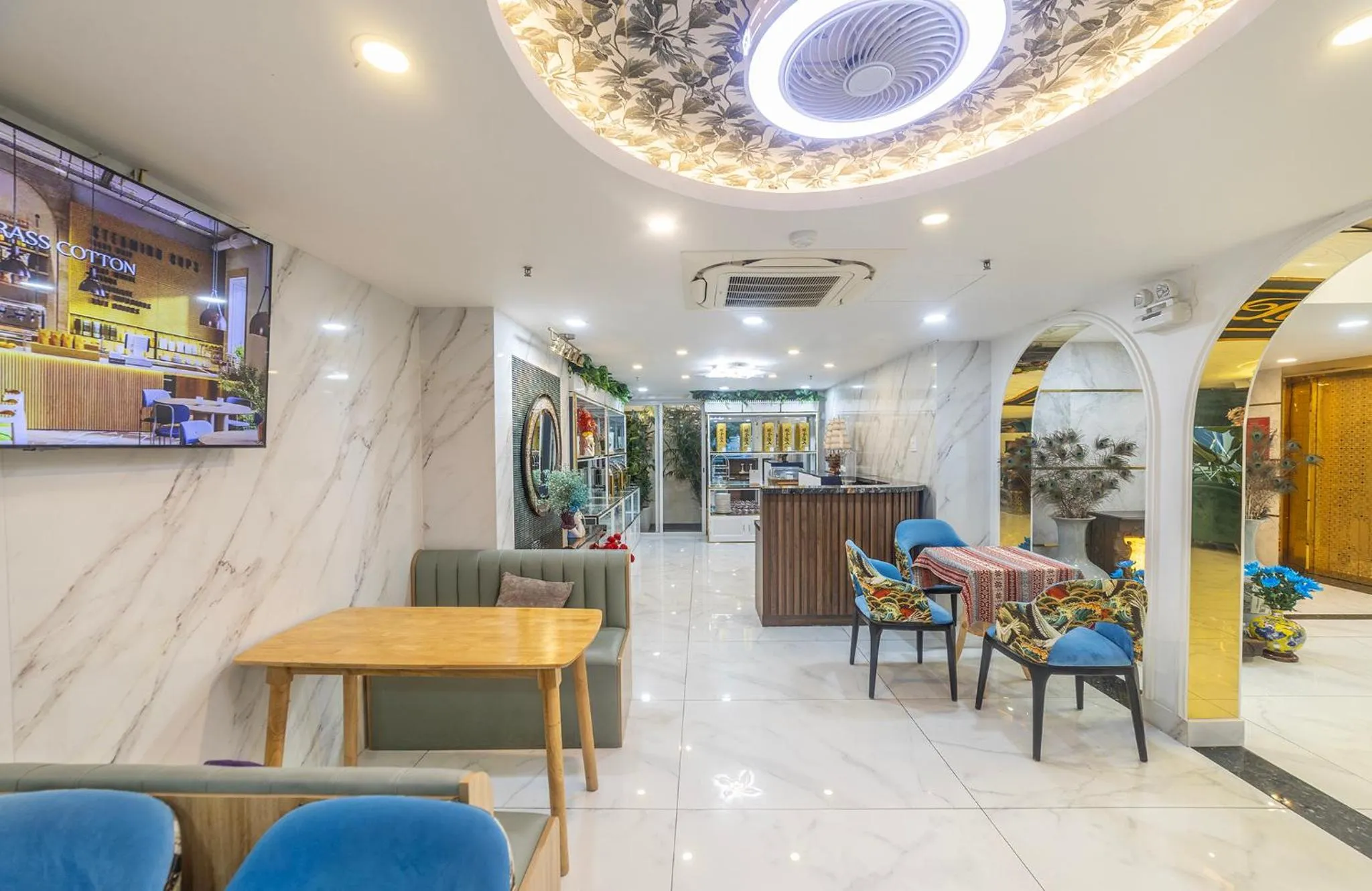 Restaurant/places to eat in Tiffany Hotel & Restaurant