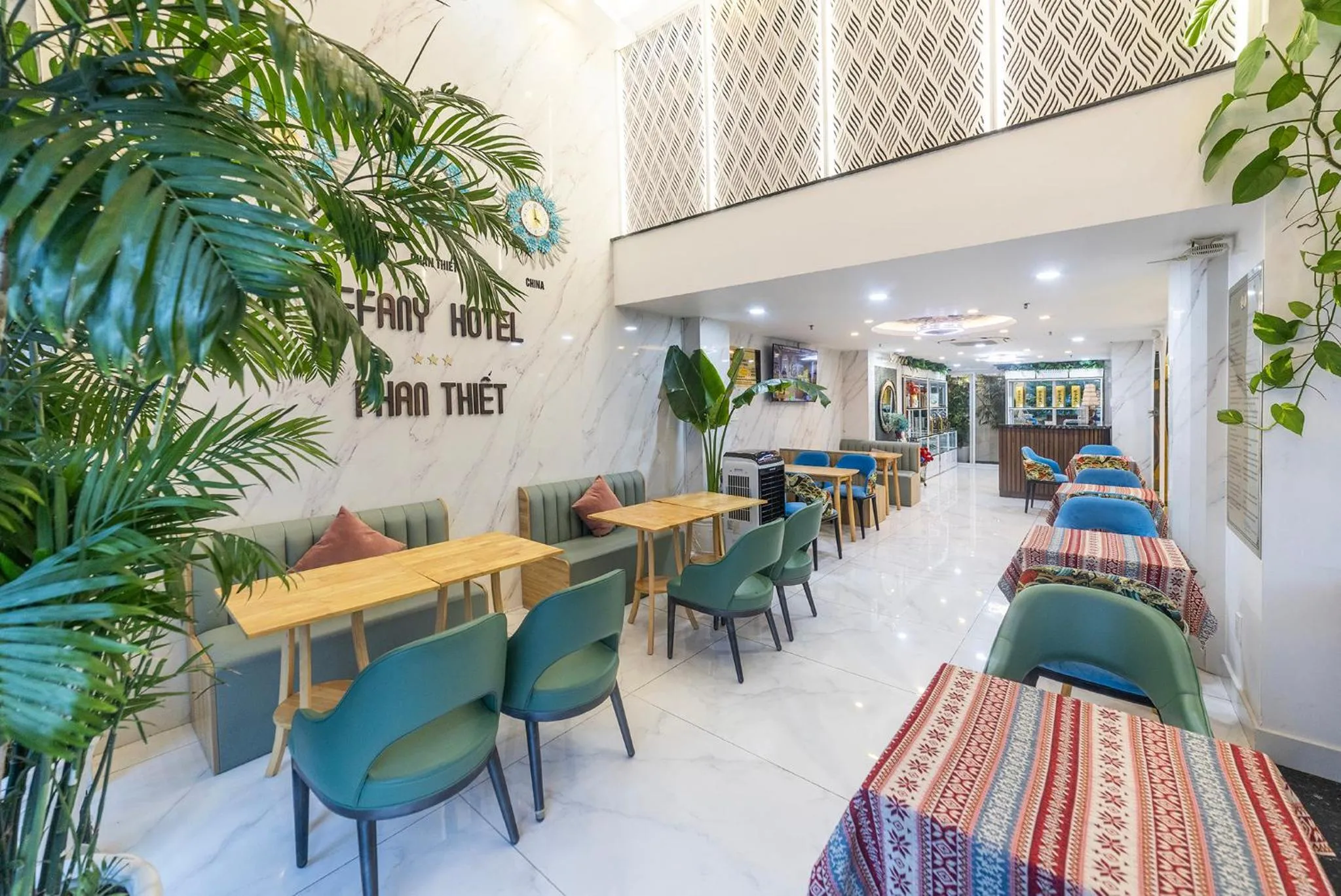 Restaurant/places to eat in Tiffany Hotel & Restaurant