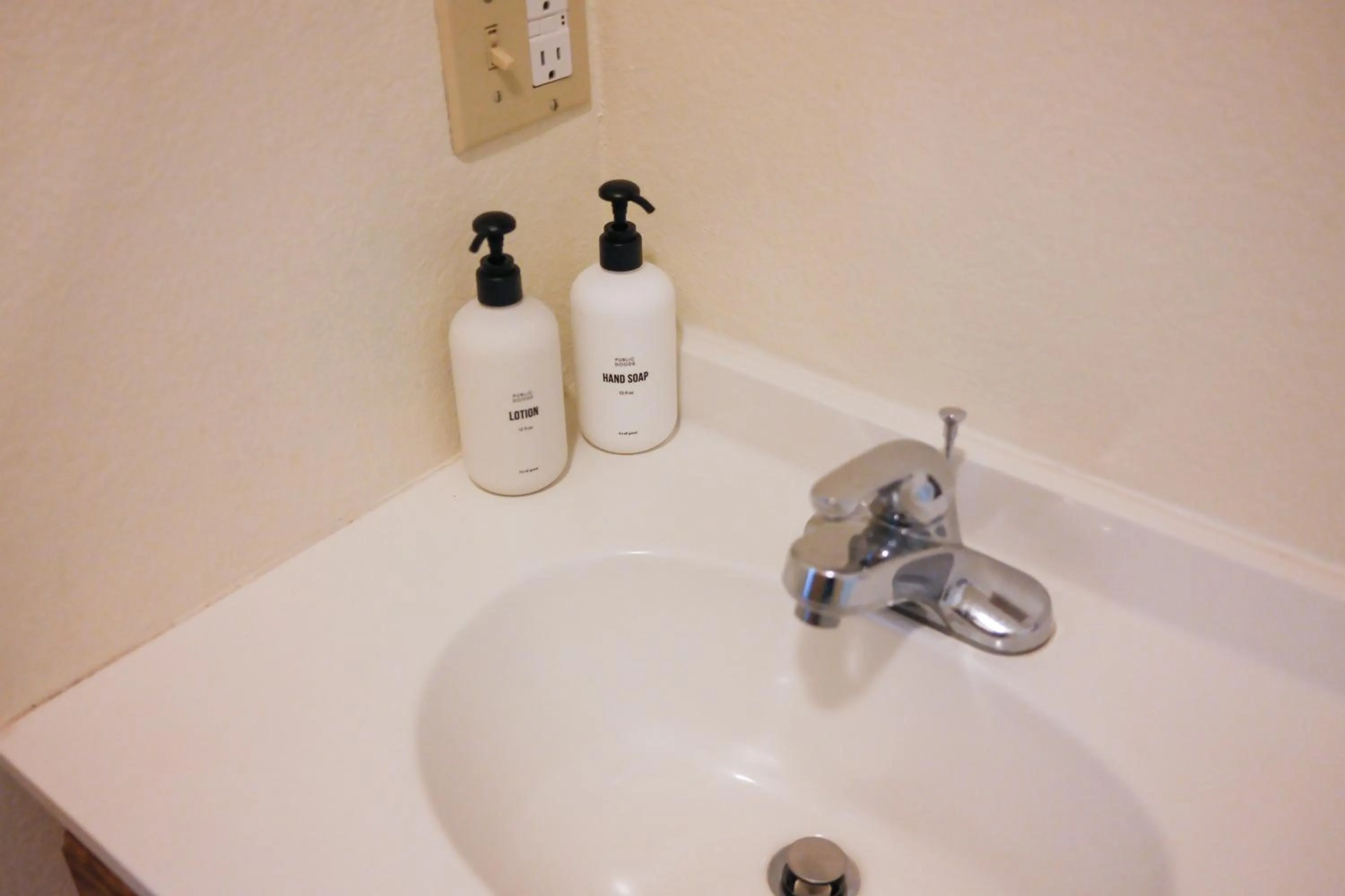 Bathroom in Rocky Mountain Inn