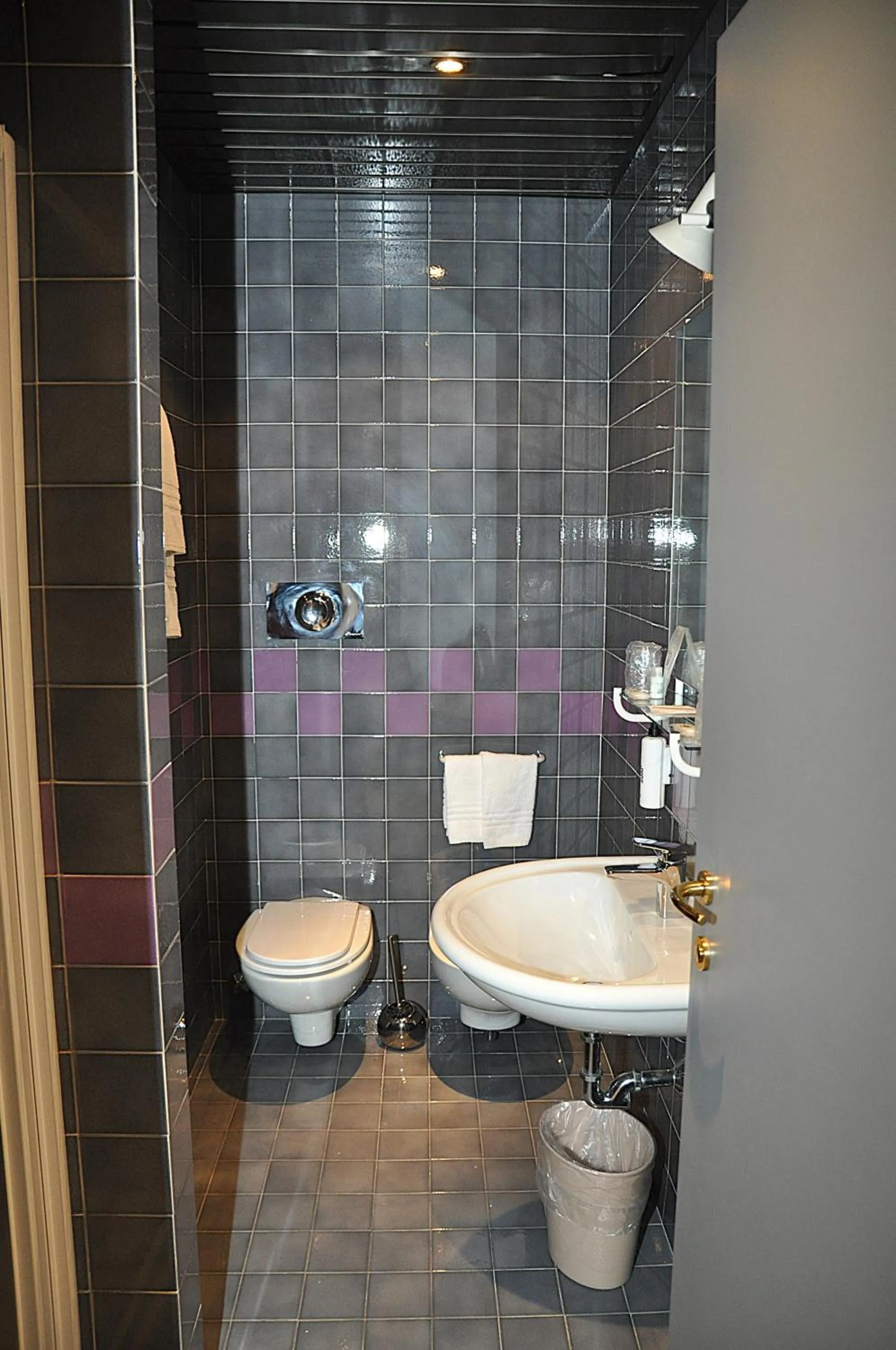 Bathroom in Hotel Comtur