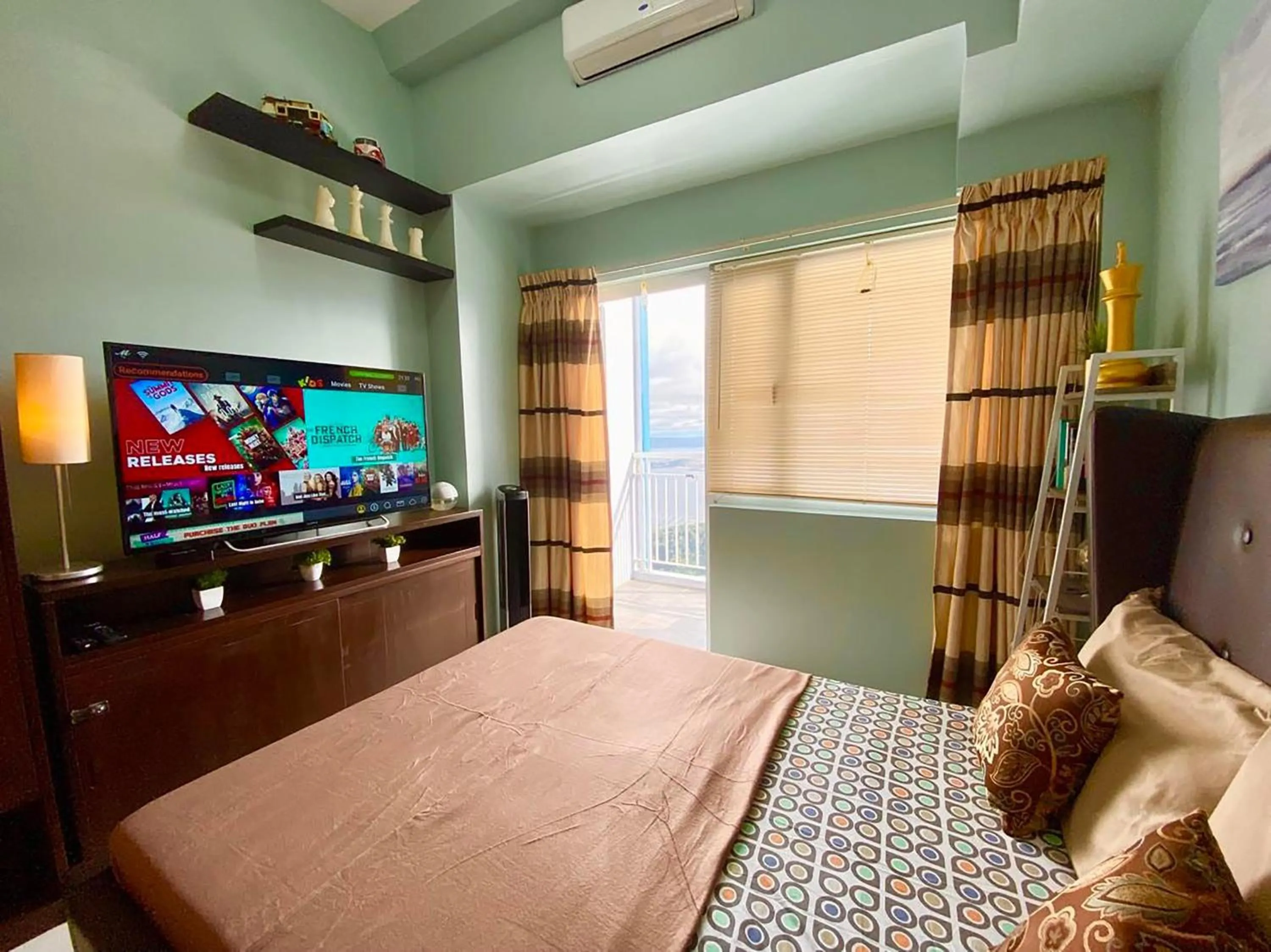 Photo of the whole room, Bed in The Place SMDC Wind Residences Tagaytay