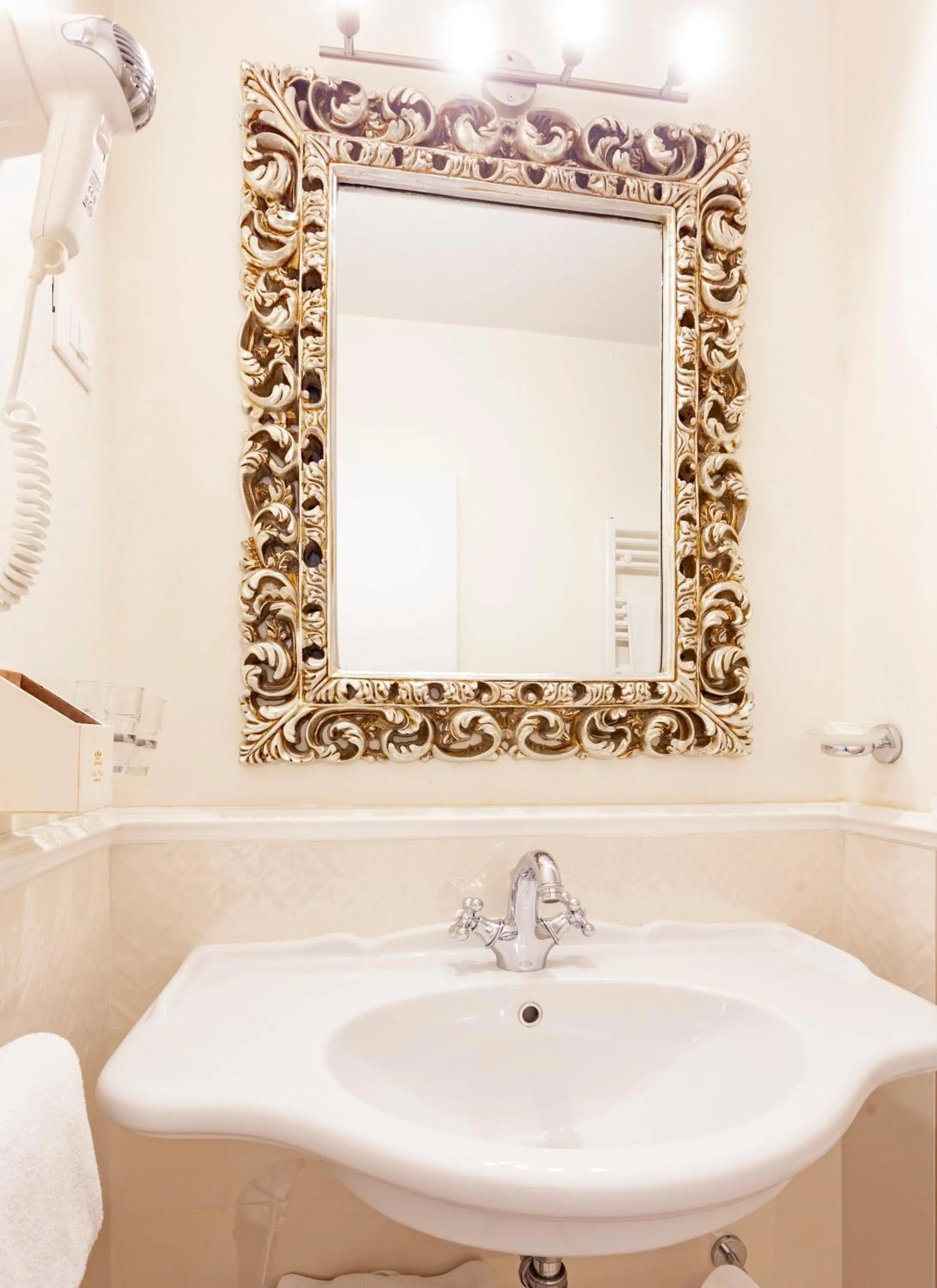 Bathroom in Villa Royal
