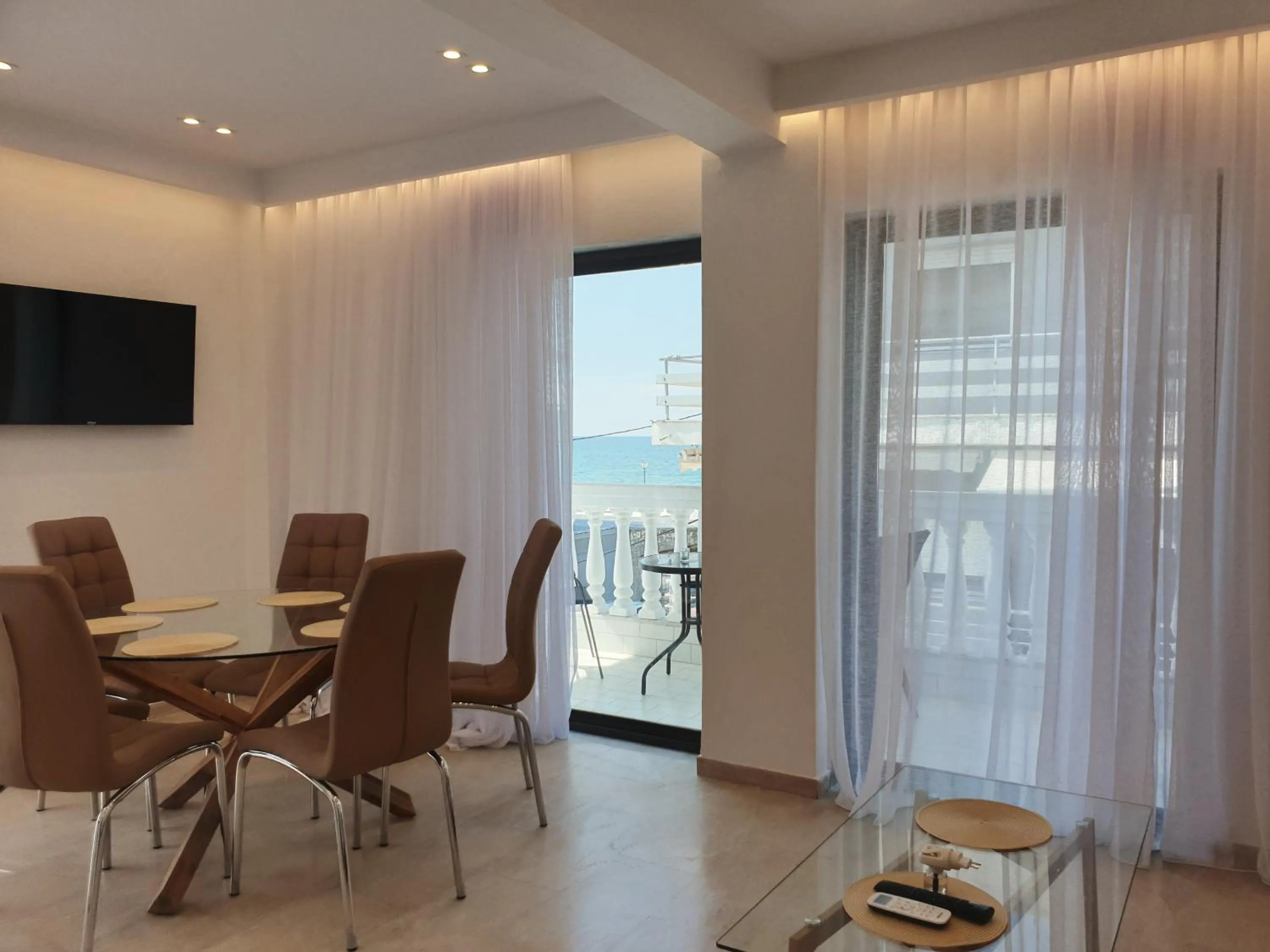 Dining area in Eantos Studios and Suites