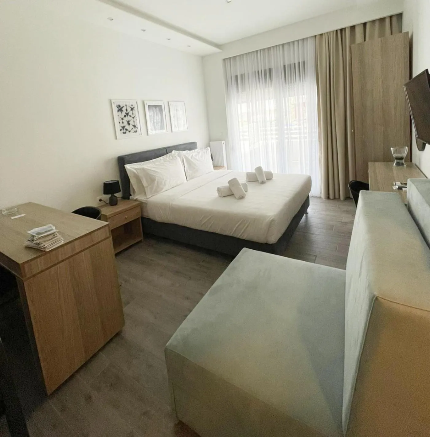 Photo of the whole room, Bed in Eantos Studios and Suites