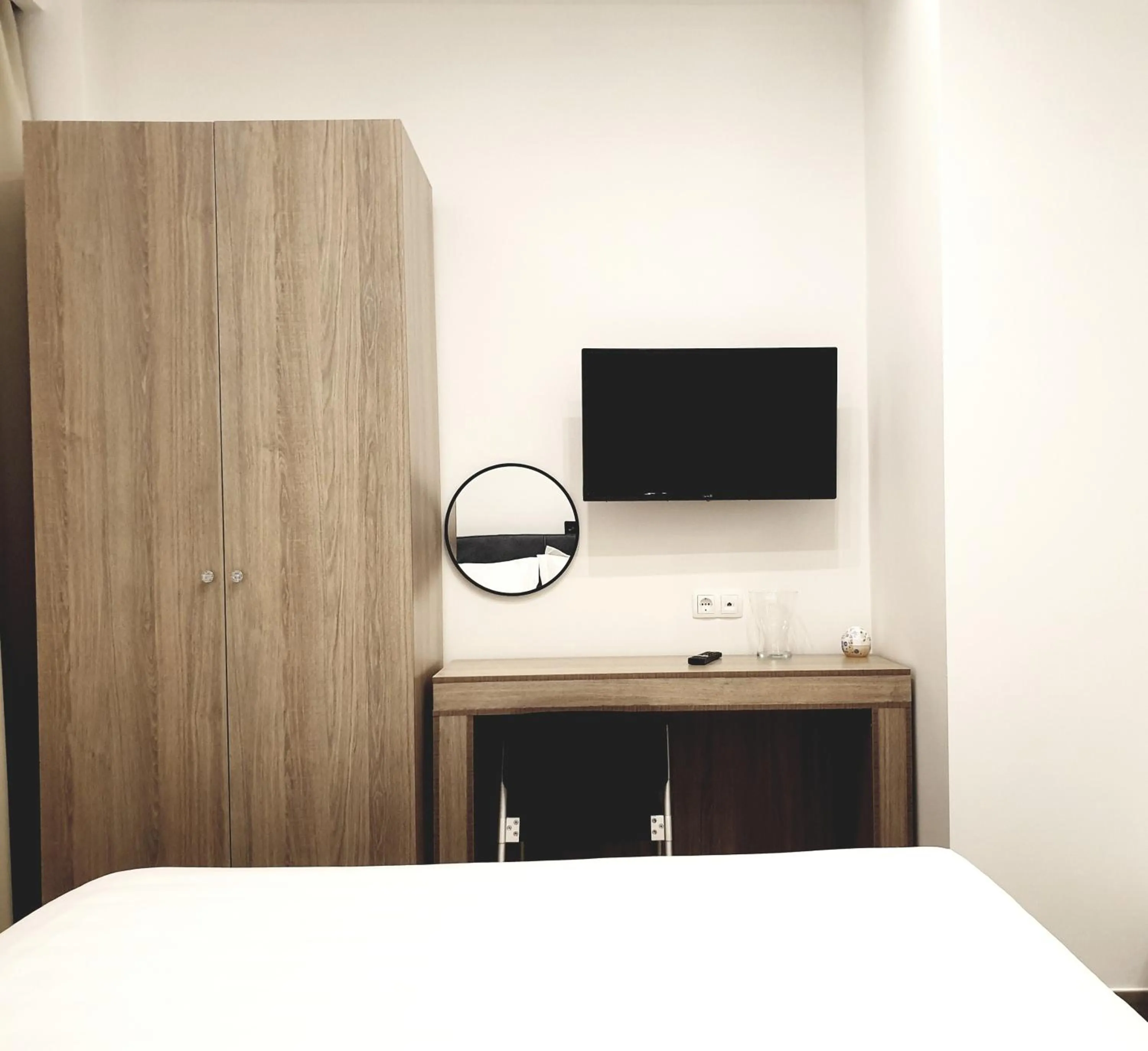 TV and multimedia, Bed in Eantos Studios and Suites