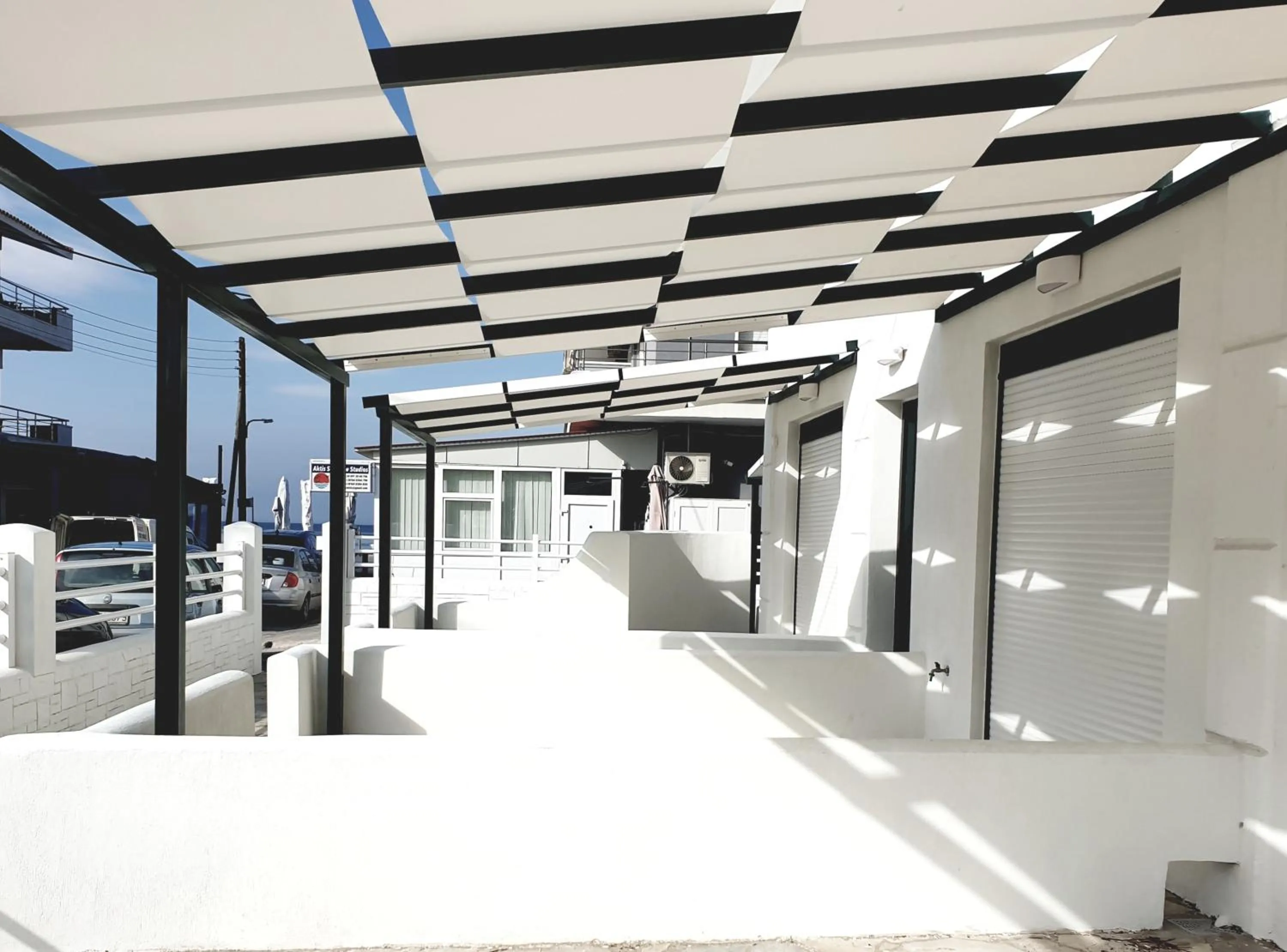 Facade/entrance in Eantos Studios and Suites