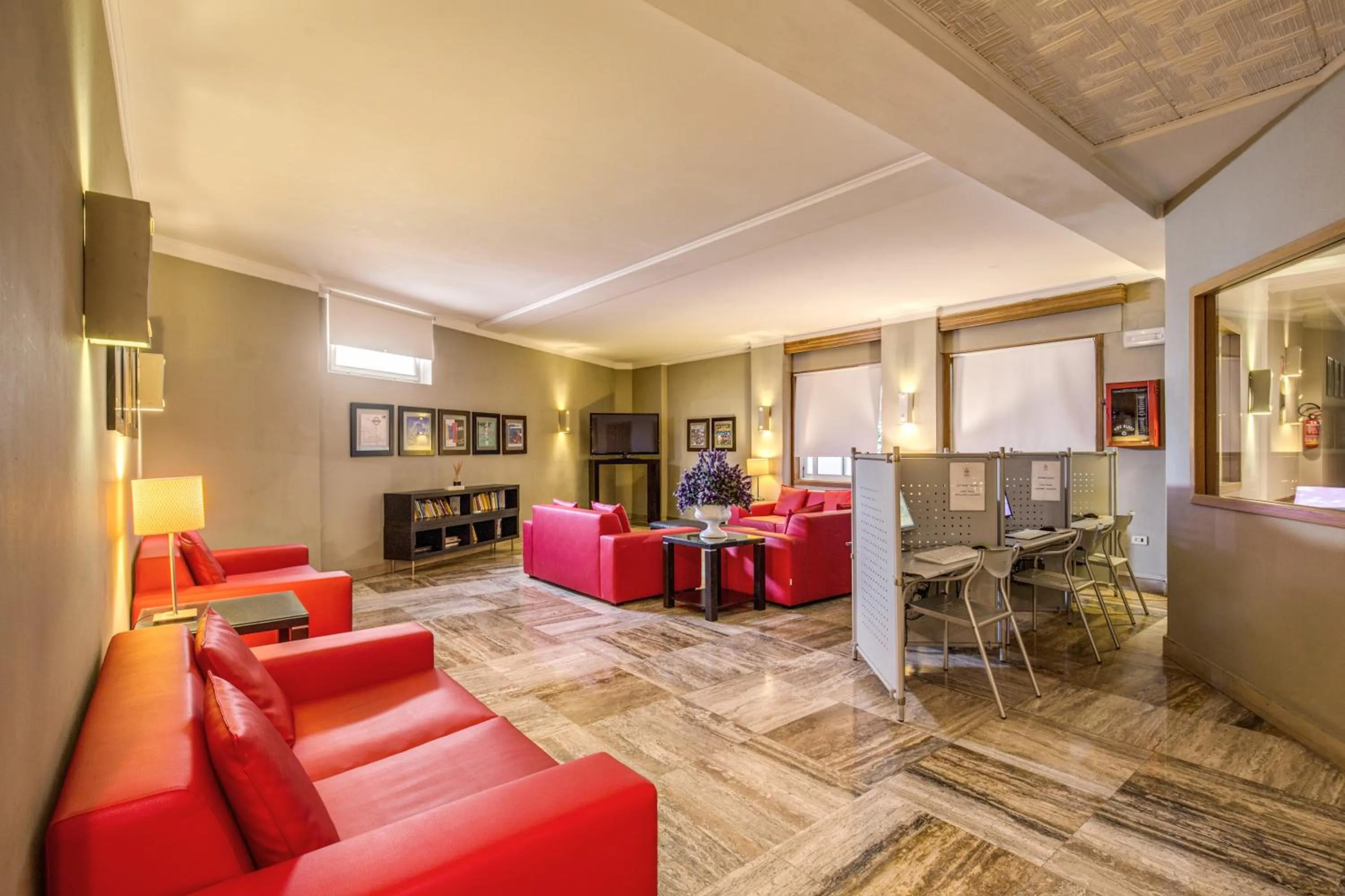 Communal lounge/ TV room in Hotel Delle Nazioni