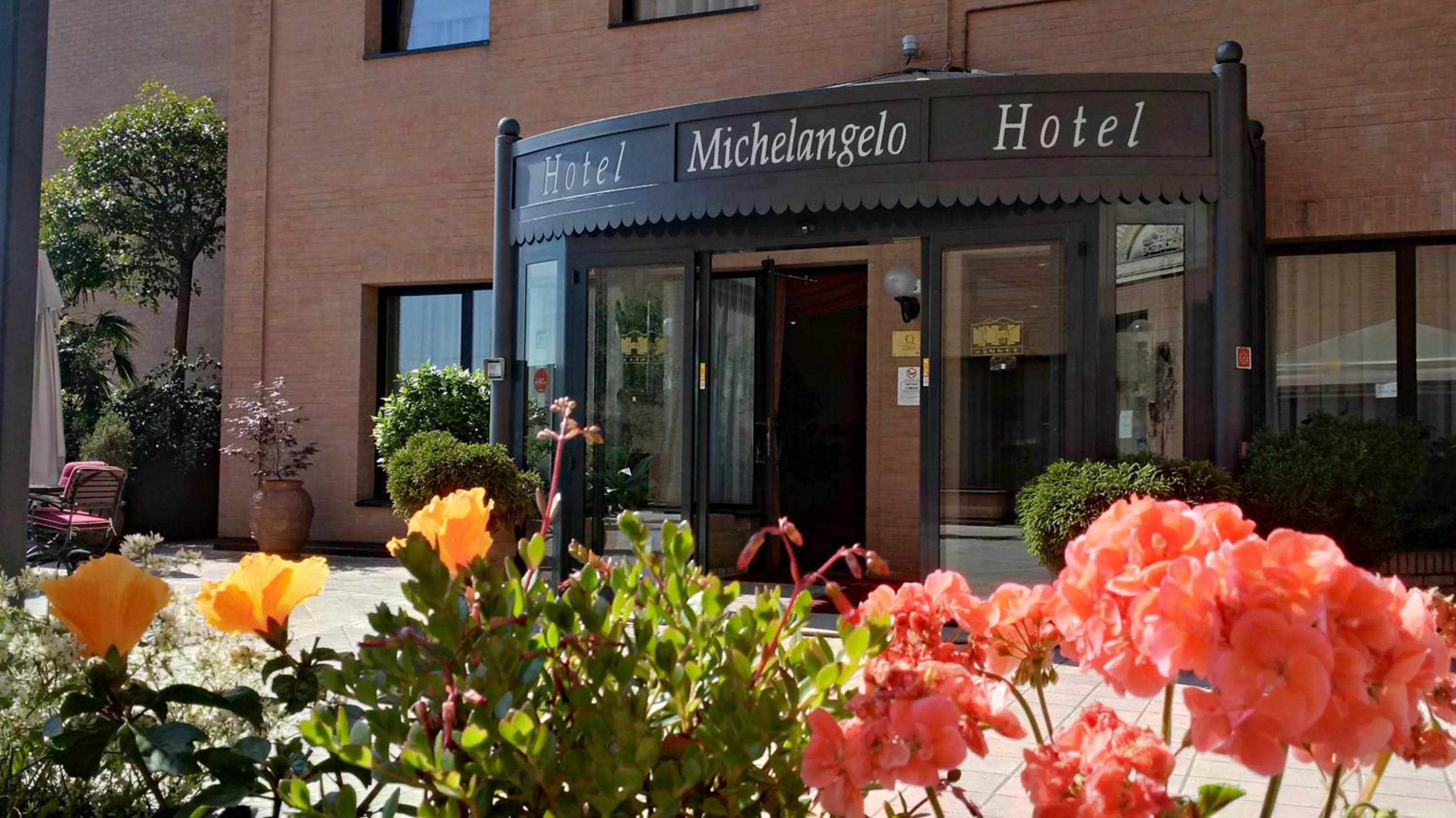 Facade/entrance in Hotel Michelangelo