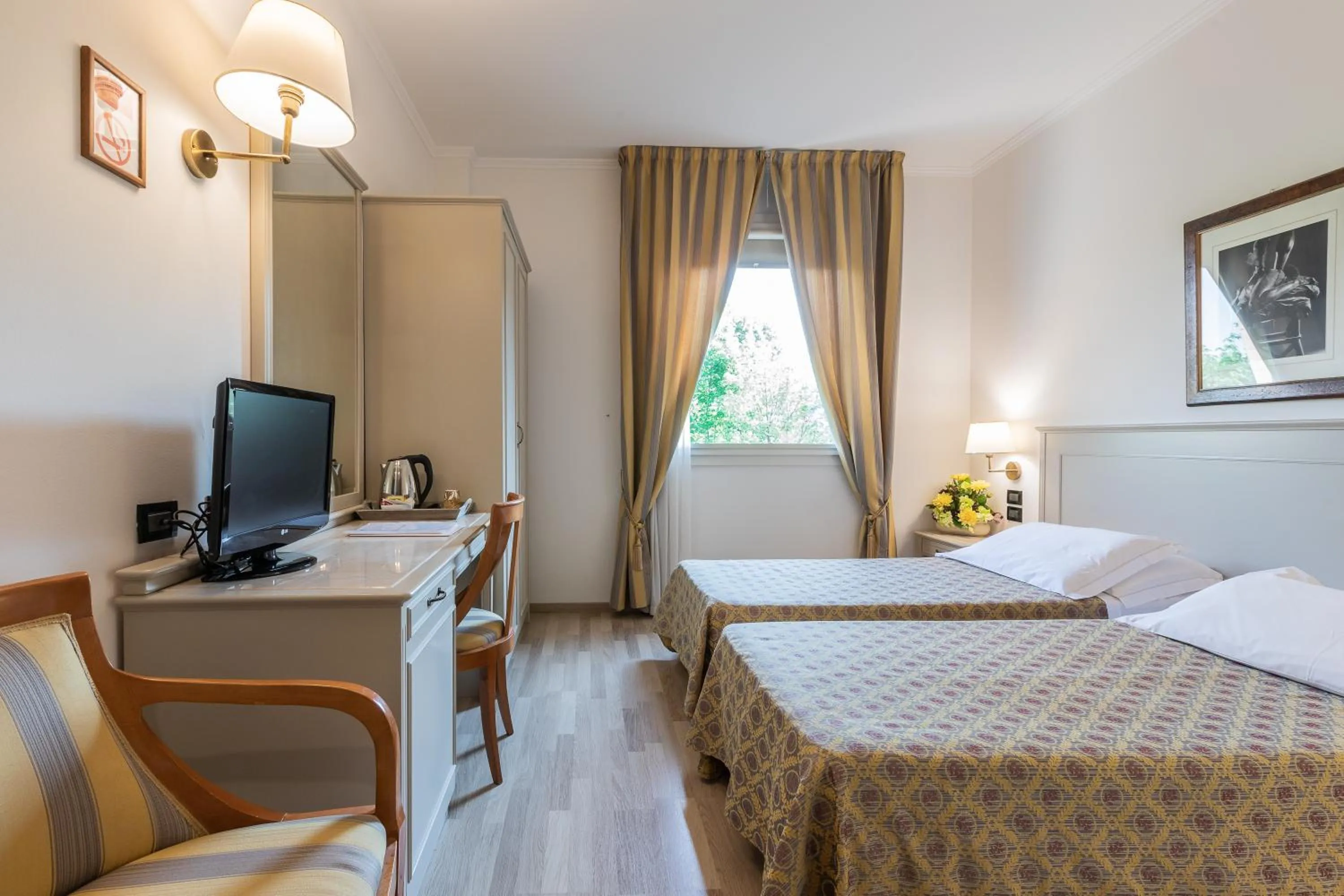 Photo of the whole room, Bed in Hotel Michelangelo