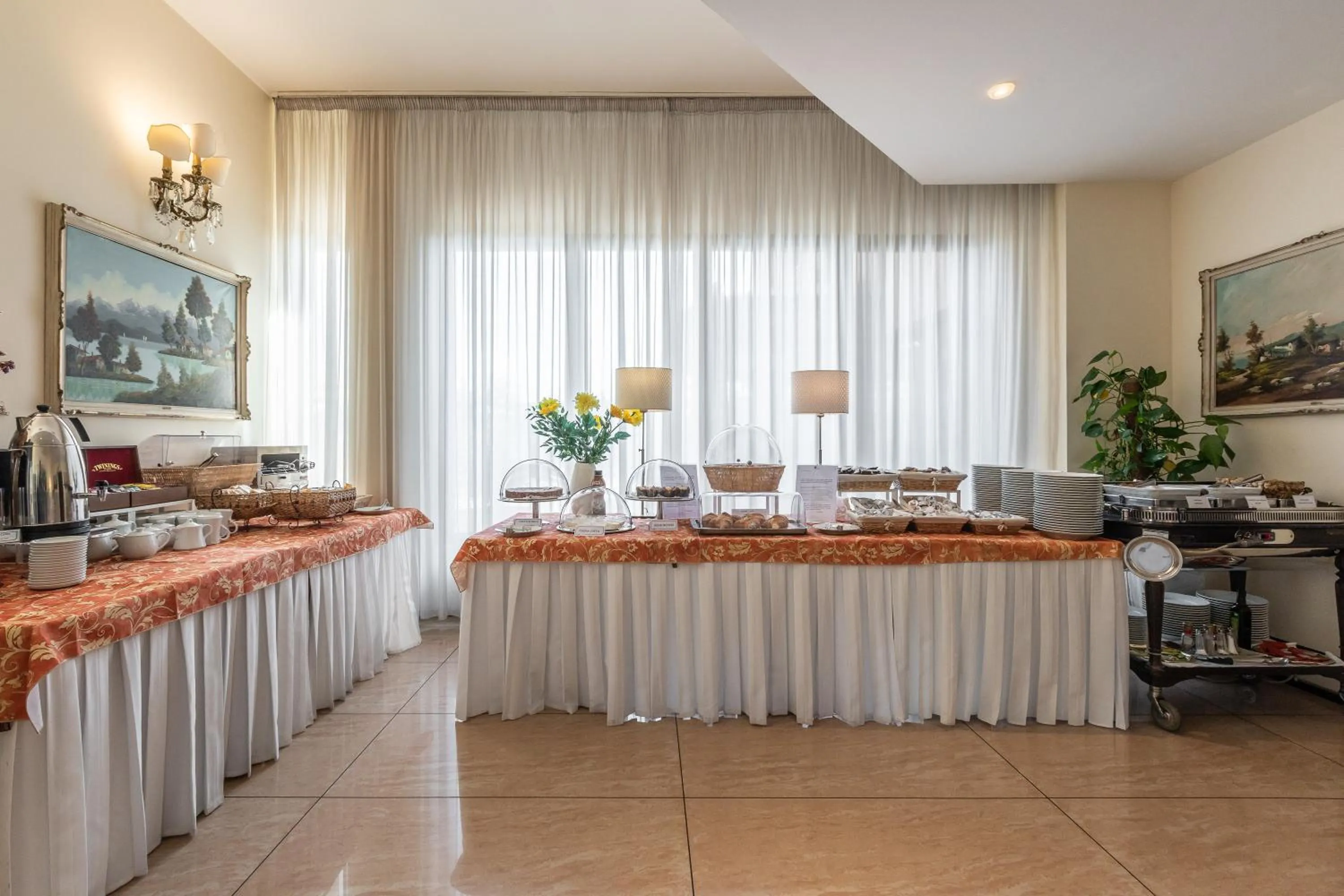 Buffet breakfast in Hotel Michelangelo