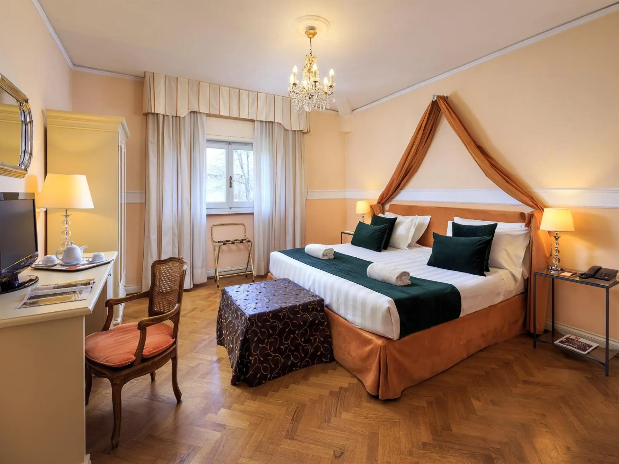 Photo of the whole room, Bed in Hotel Villa Carlotta
