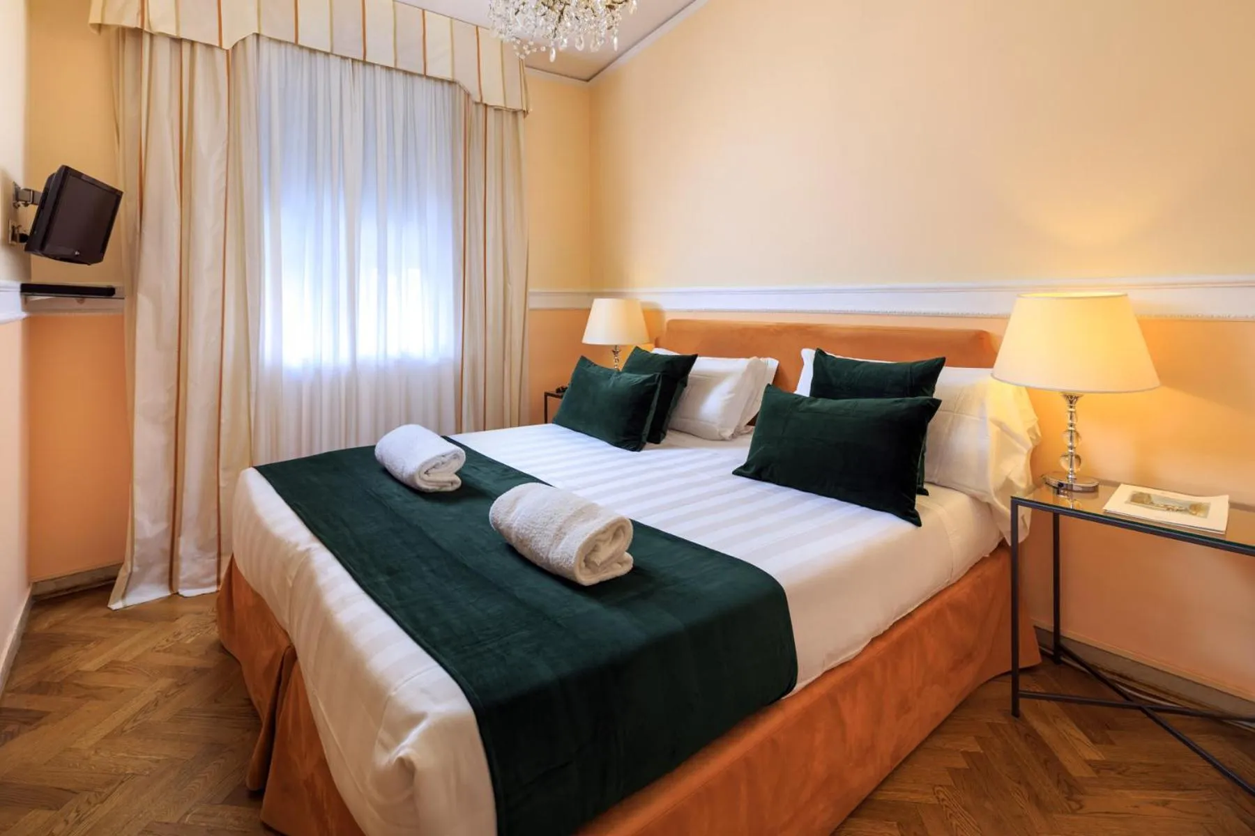 Bed in Hotel Villa Carlotta