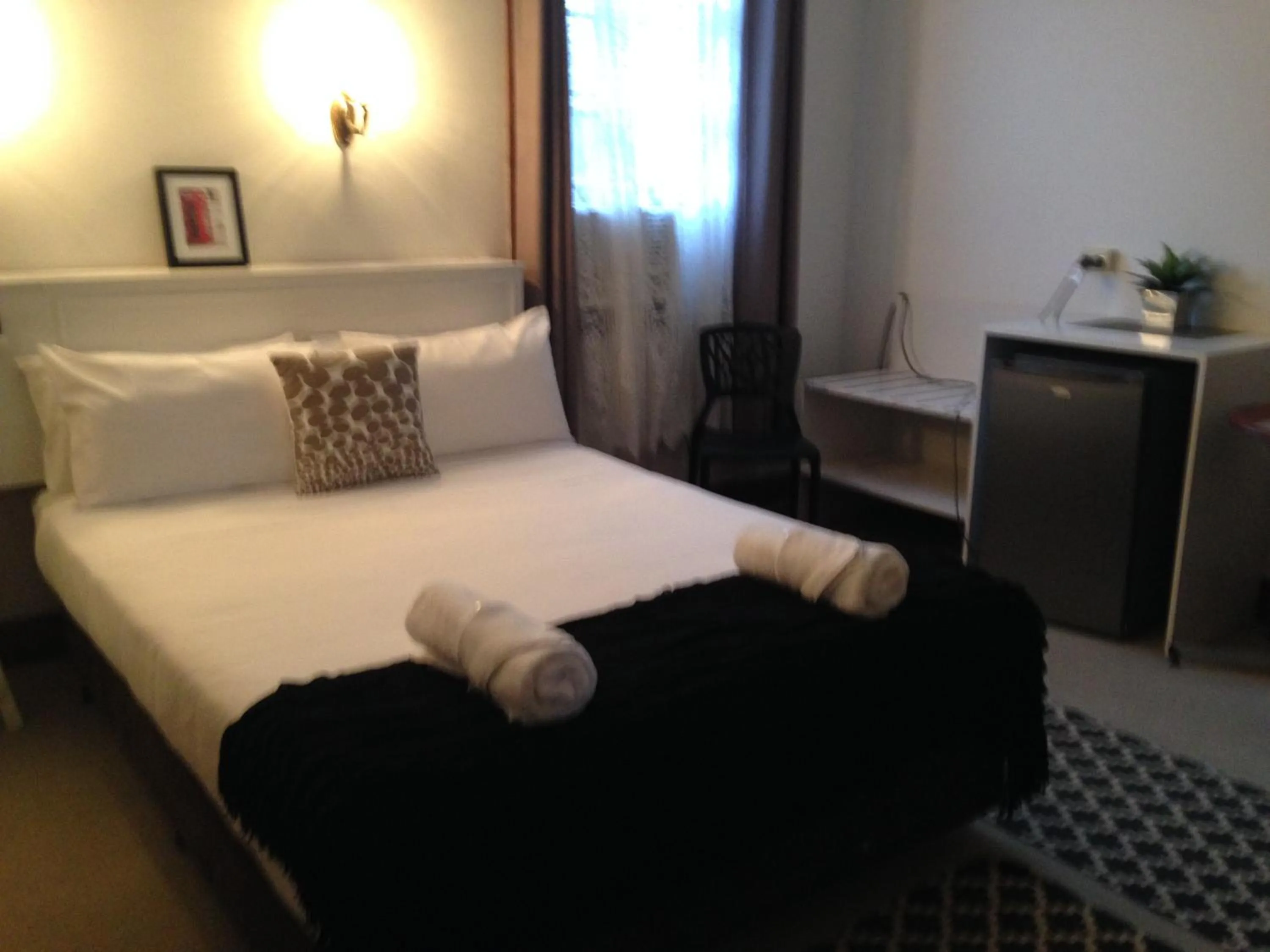 Bed in Burkes Hotel Motel