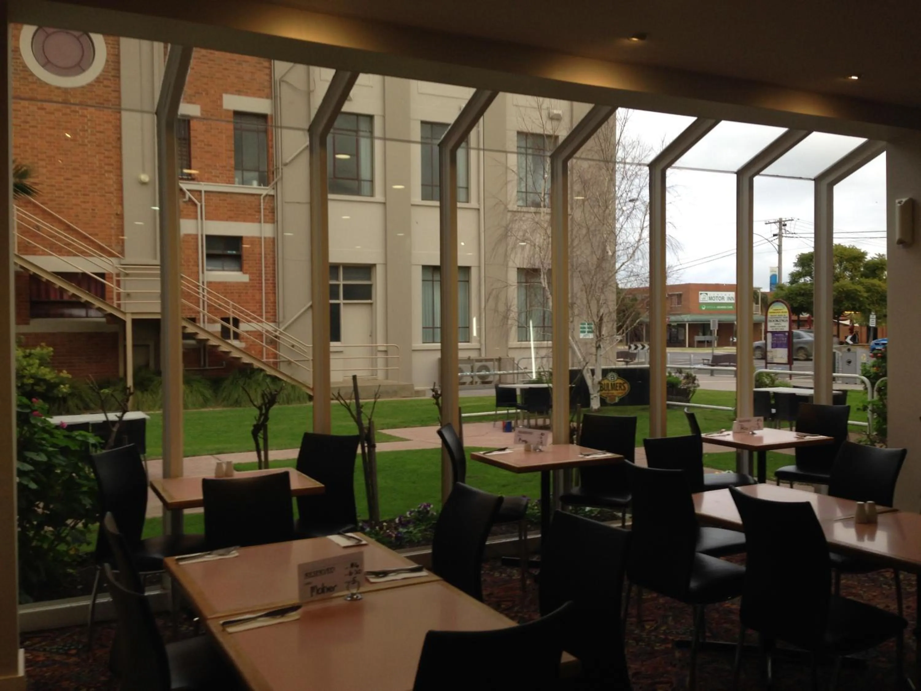 Restaurant/places to eat in Burkes Hotel Motel