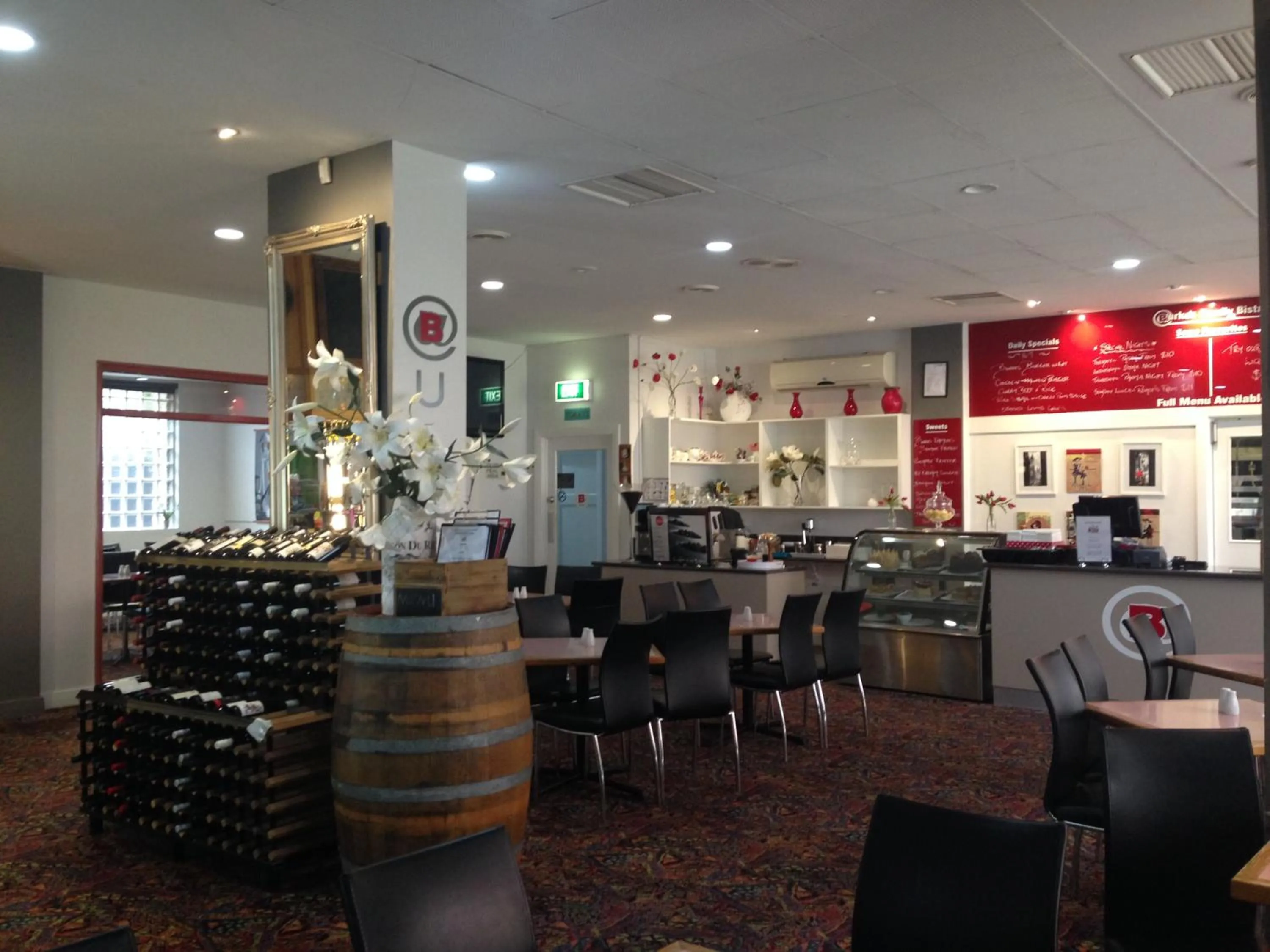 Restaurant/places to eat in Burkes Hotel Motel