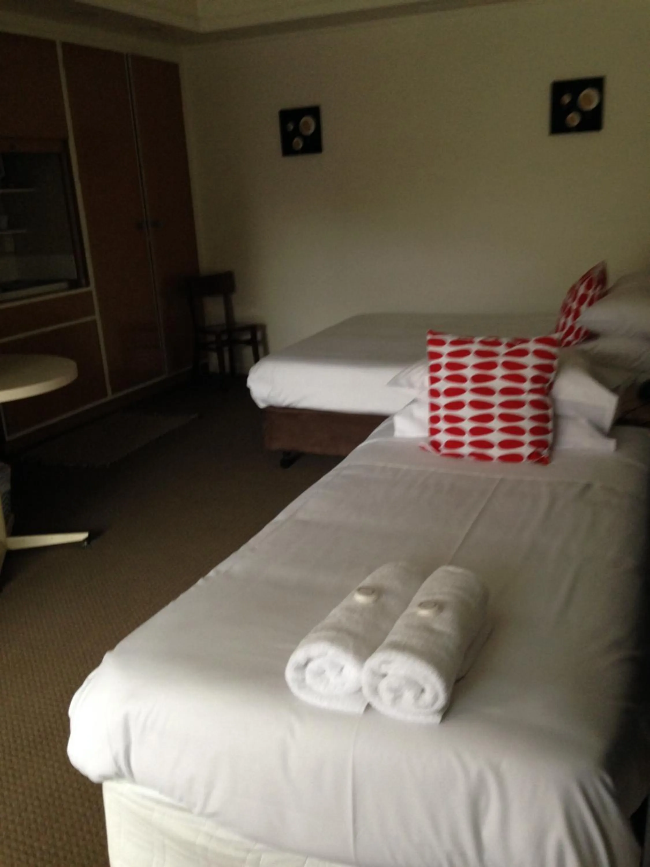 Bed in Burkes Hotel Motel