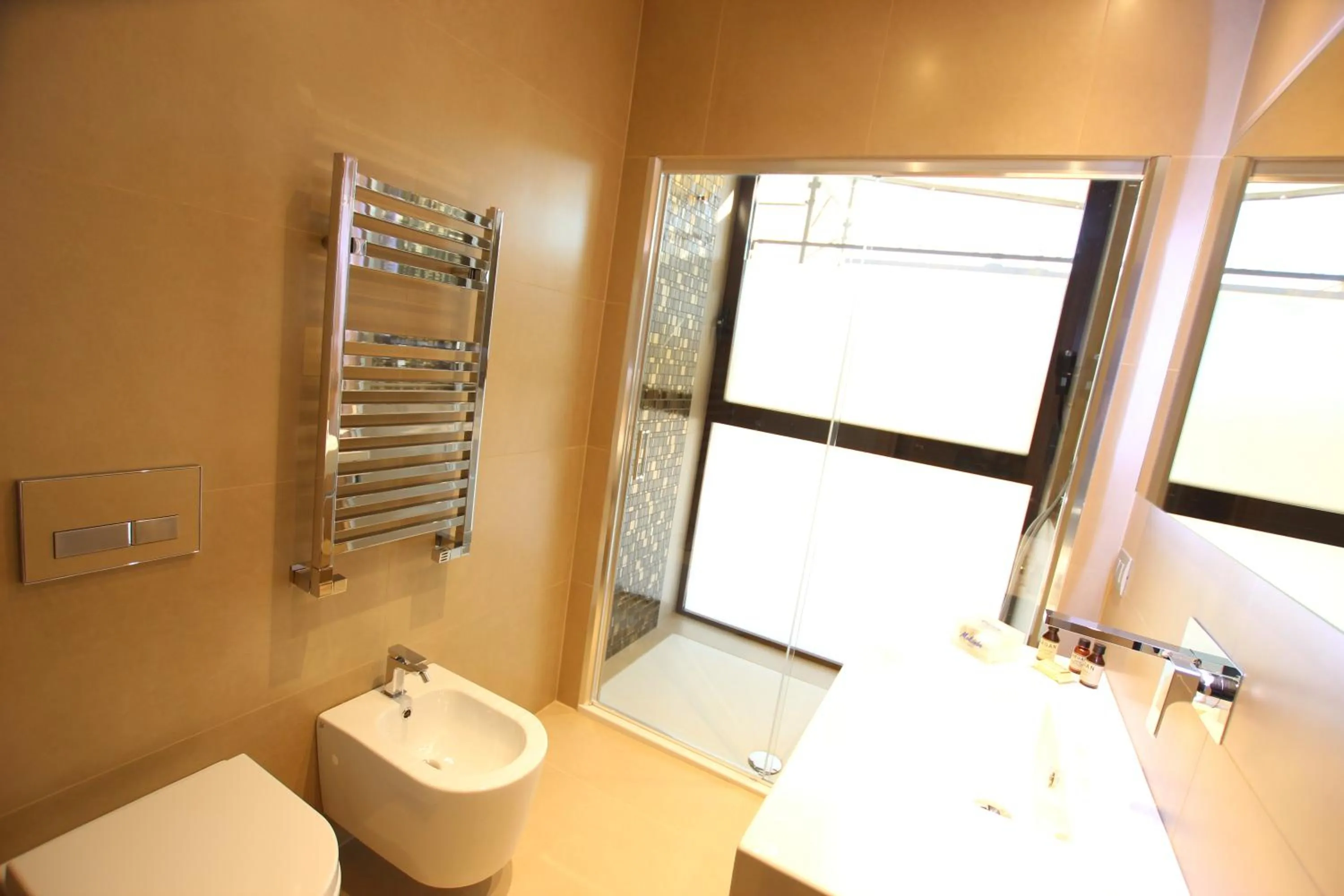Shower in Mokinba Hotels Baviera