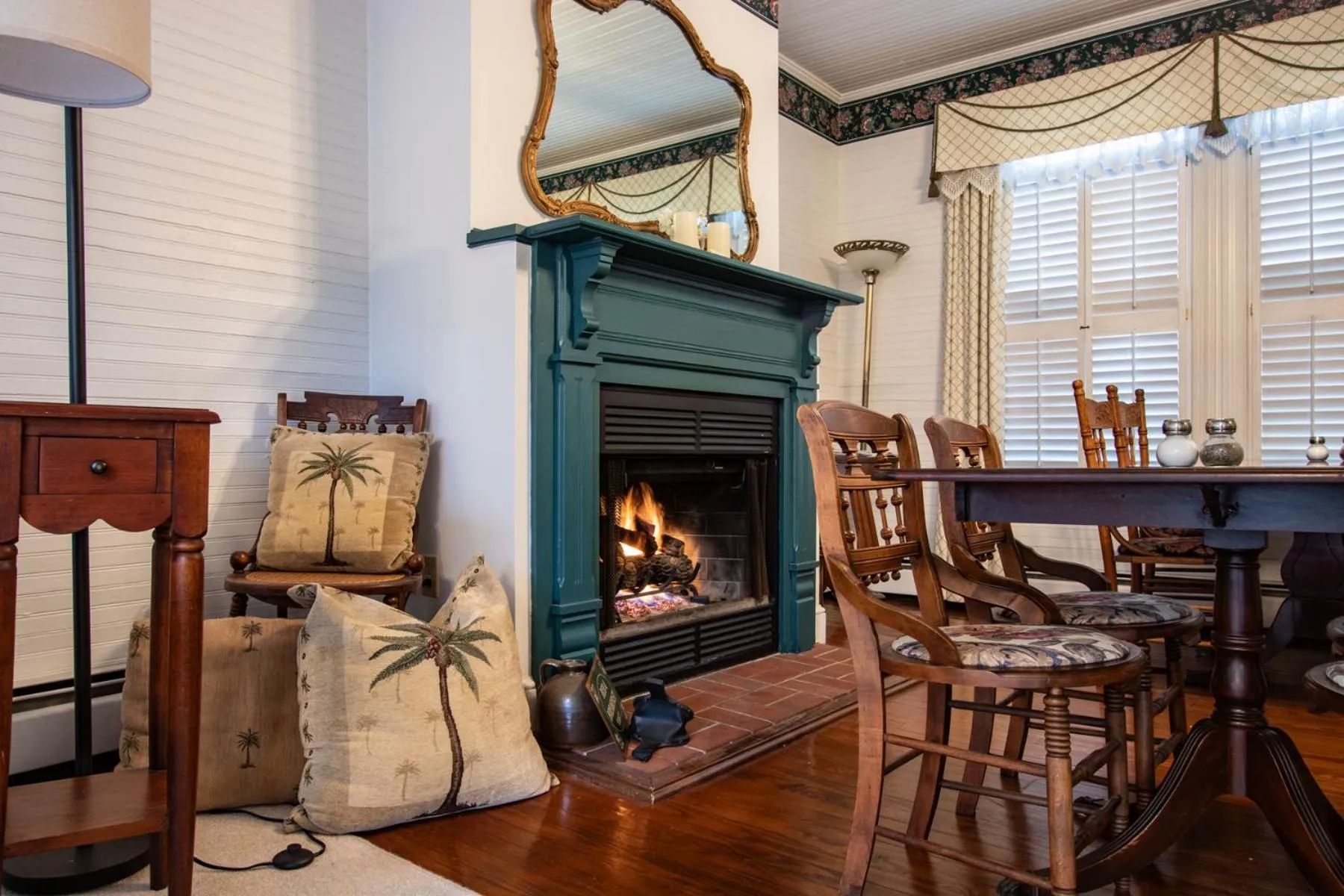 The Oaks Victorian Inn