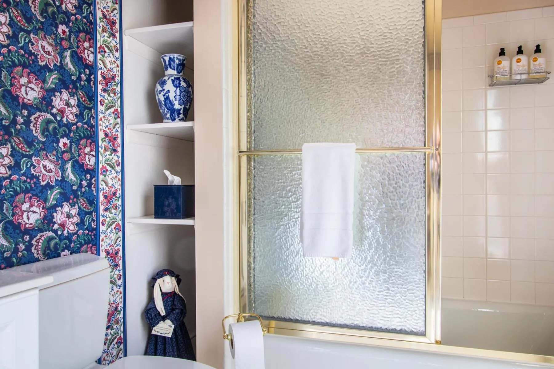 The Oaks Victorian Inn