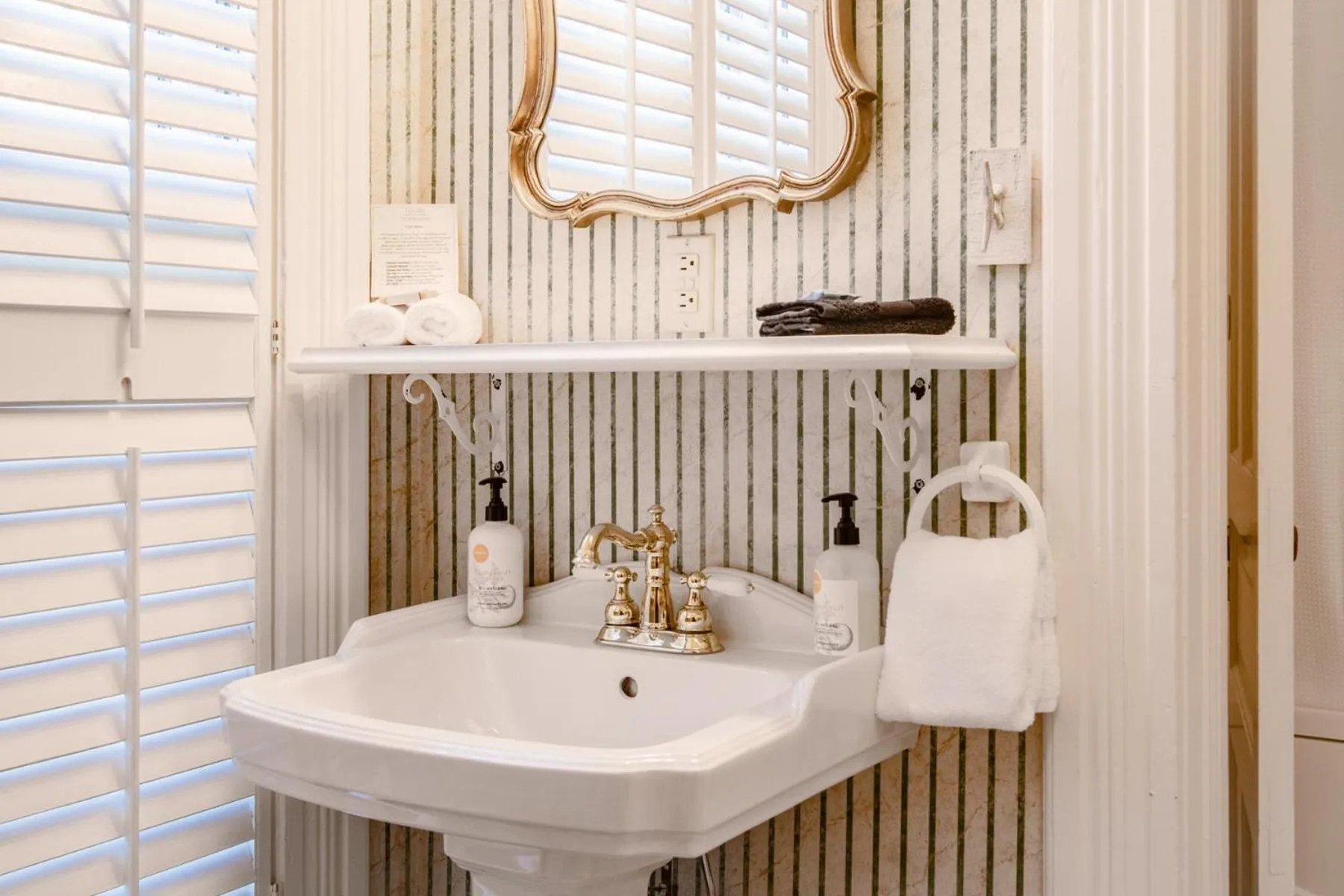 The Oaks Victorian Inn