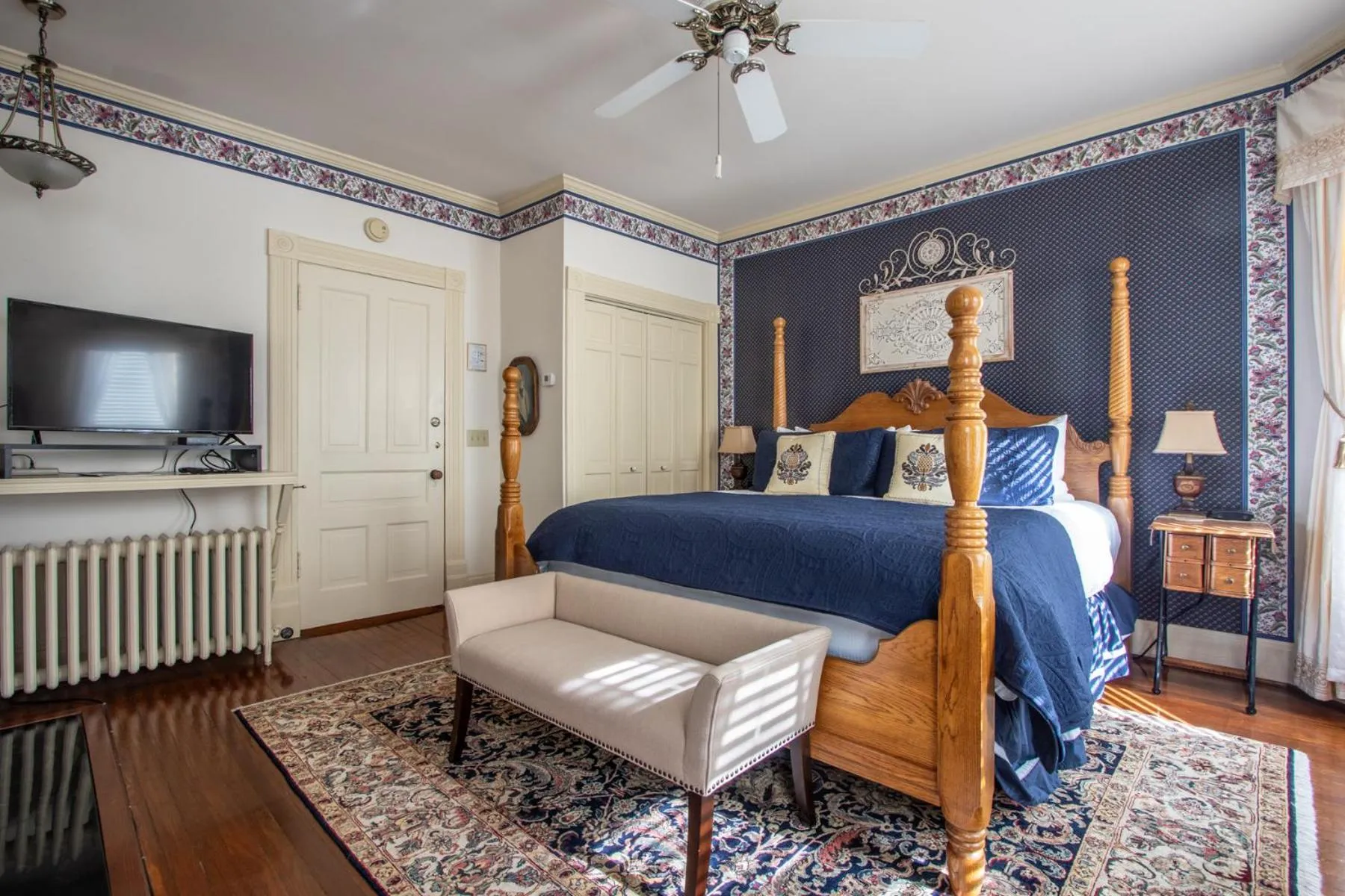 Bed in The Oaks Victorian Inn