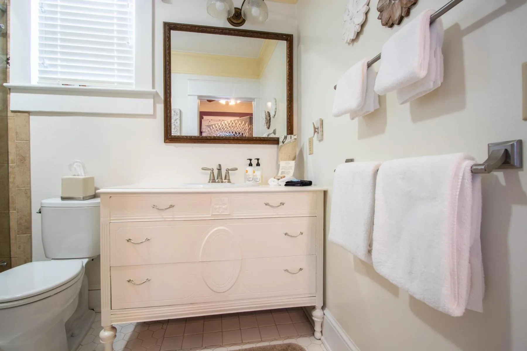 The Oaks Victorian Inn