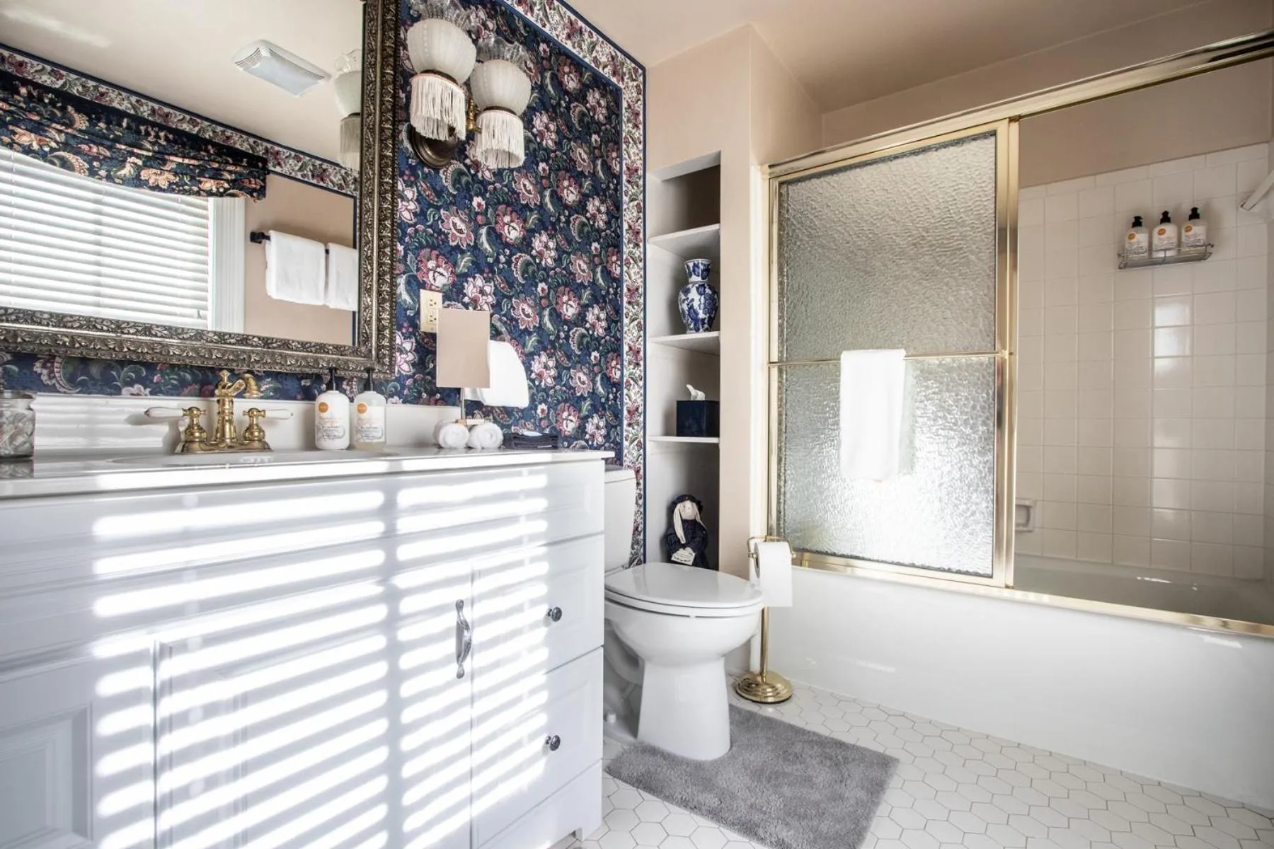 The Oaks Victorian Inn