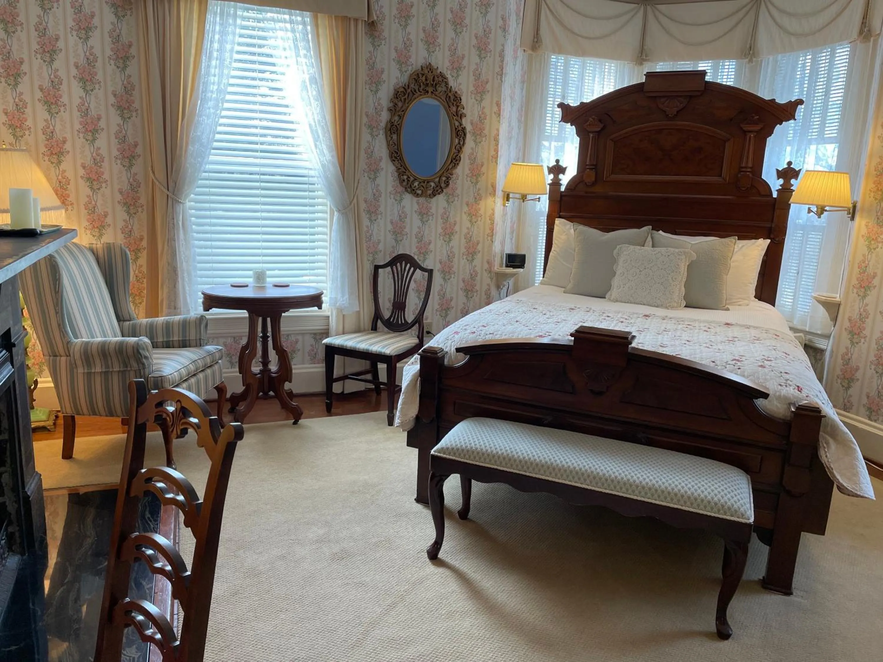 Bed in The Oaks Victorian Inn