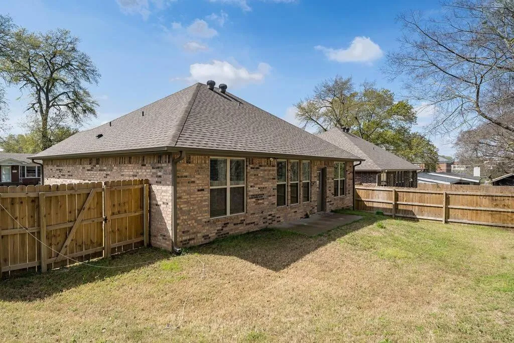 Home sweet home- great access to hospitals and everything