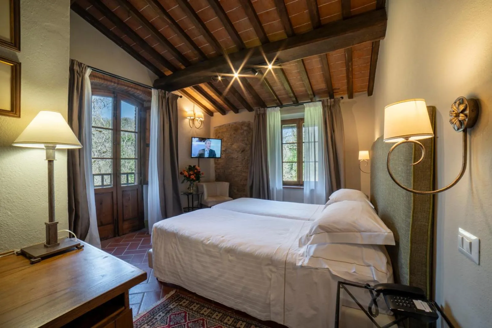 View (from property/room), Bed in Ultimo Mulino Country Hotel